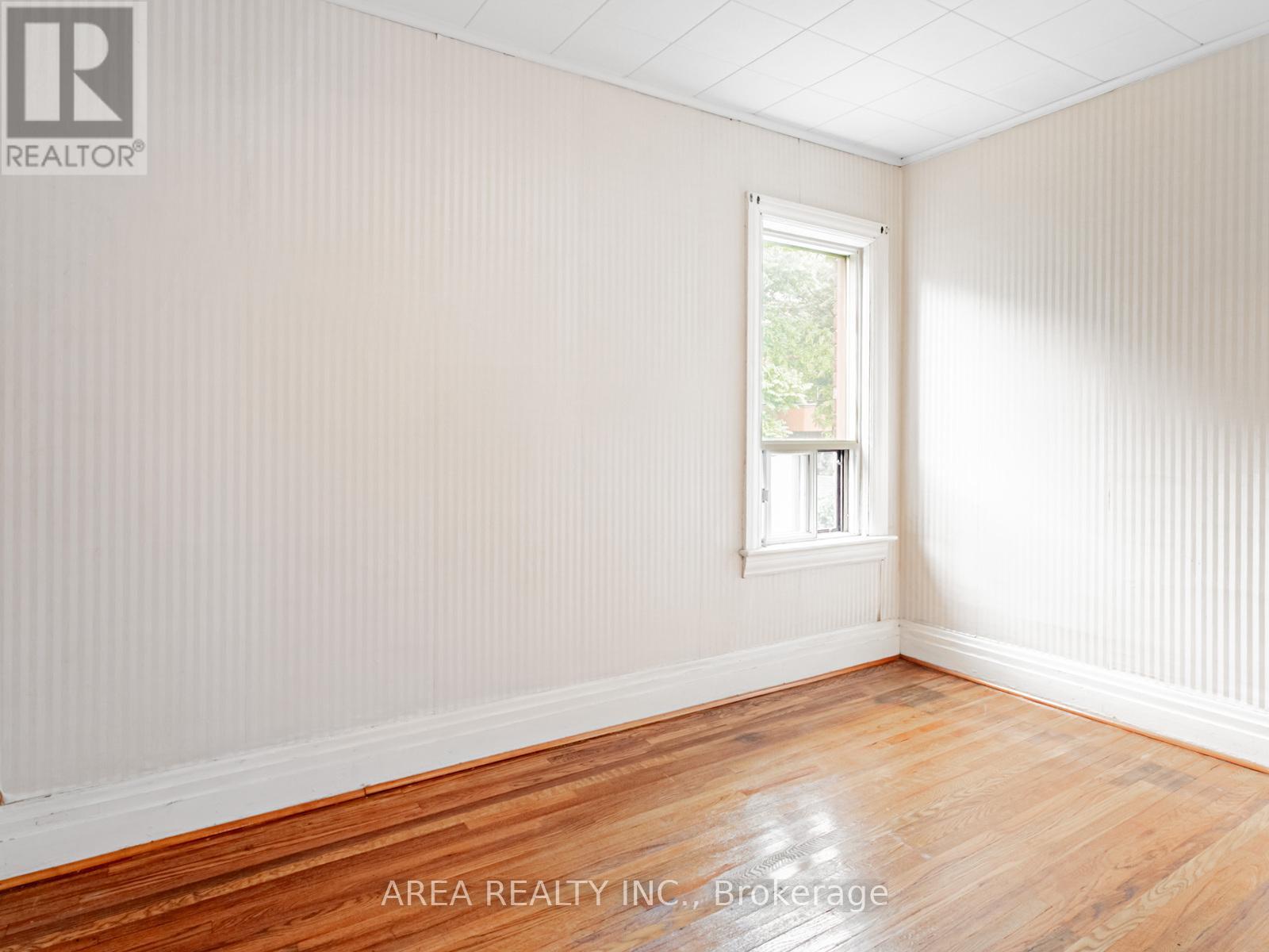 Photo 13 of 50 Mackenzie Crescent, Toronto ON
