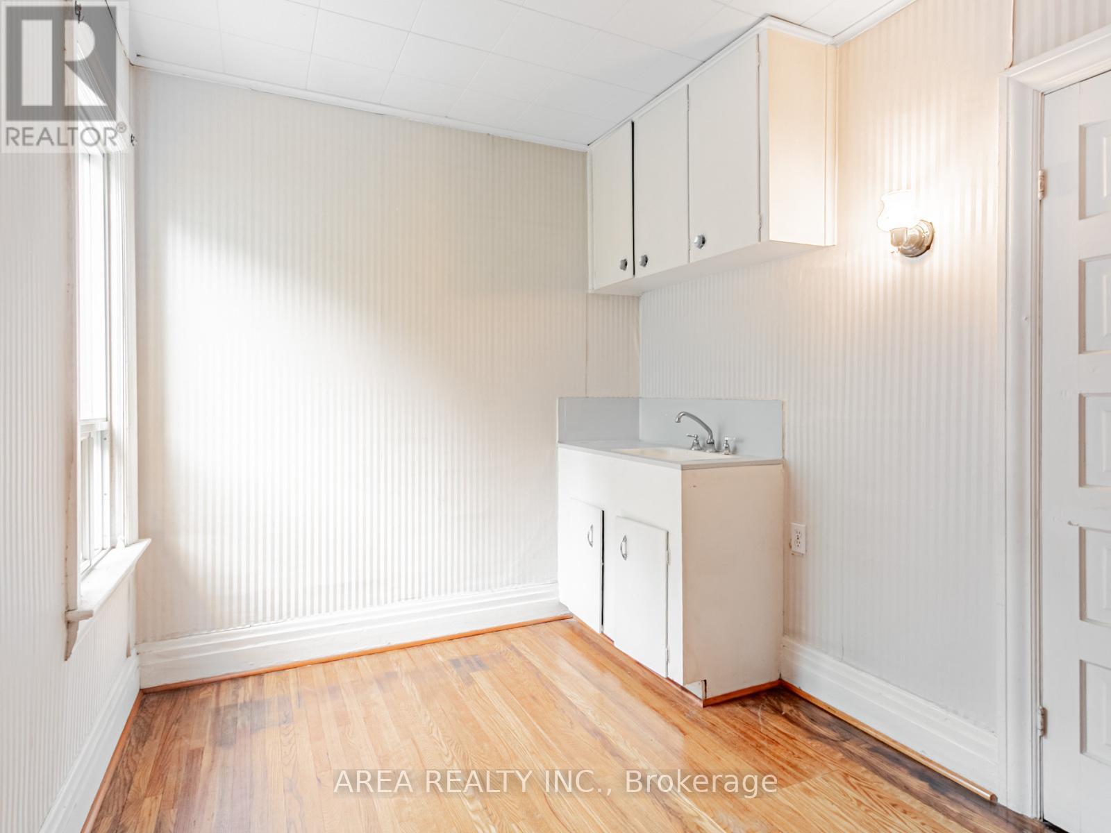 Photo 14 of 50 Mackenzie Crescent, Toronto ON