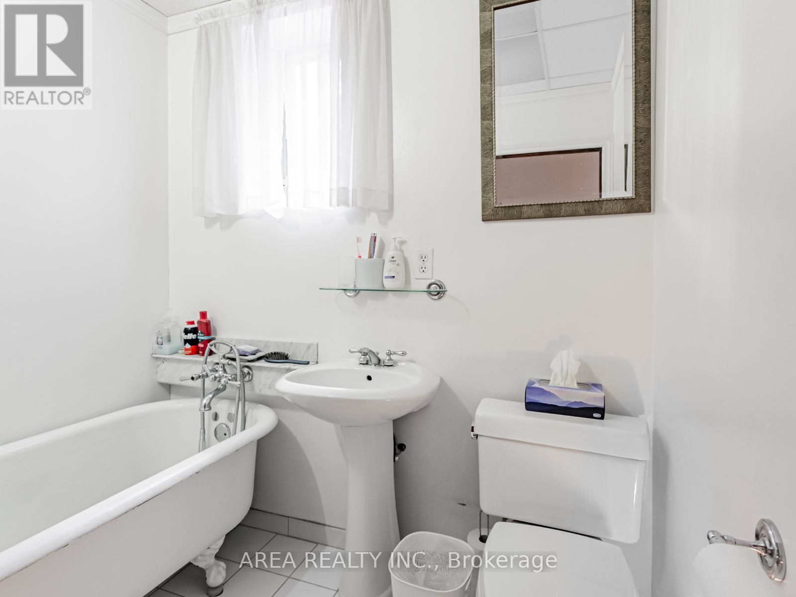 Photo 15 of 50 Mackenzie Crescent, Toronto ON