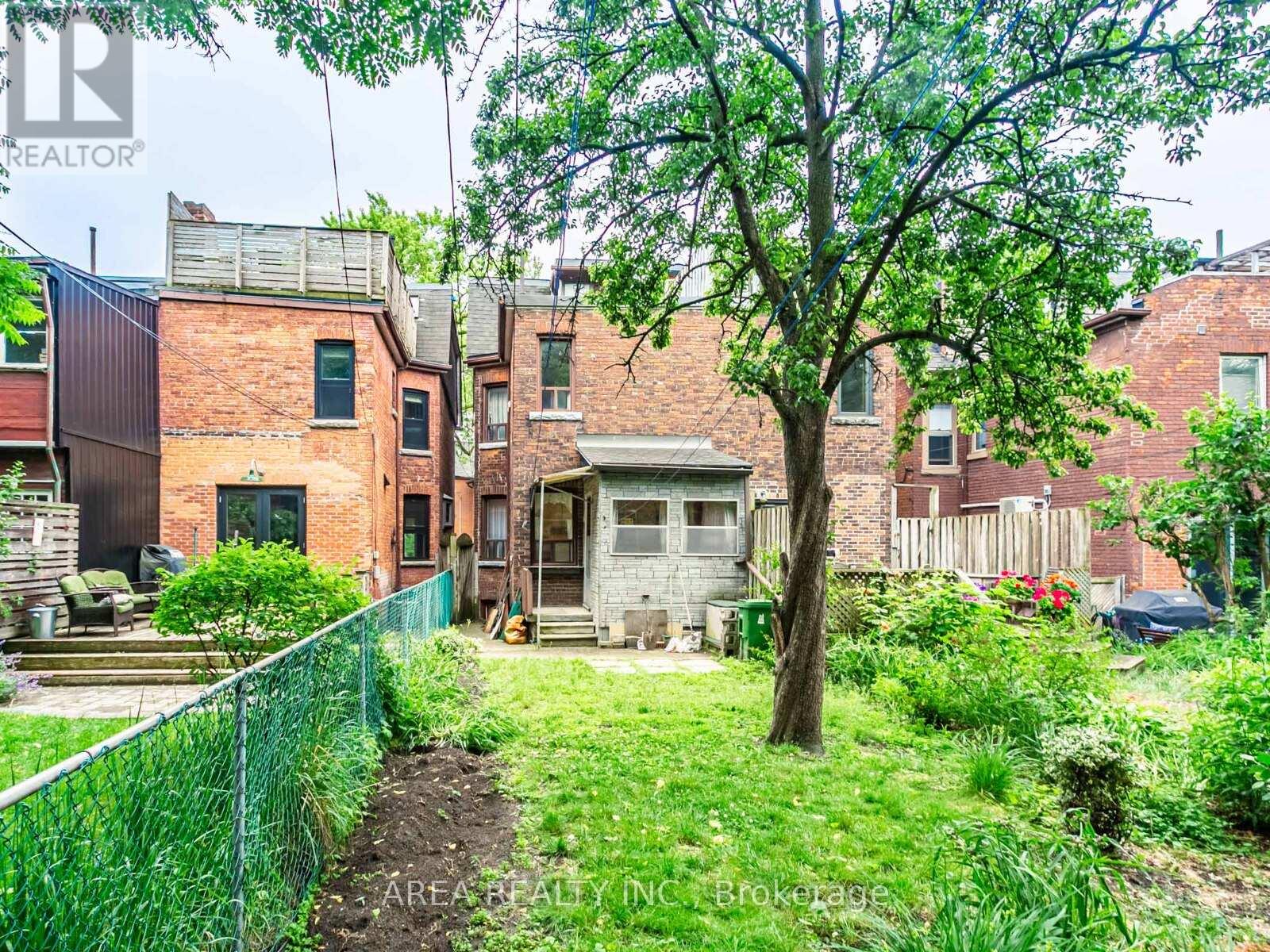 Photo 25 of 50 Mackenzie Crescent, Toronto ON