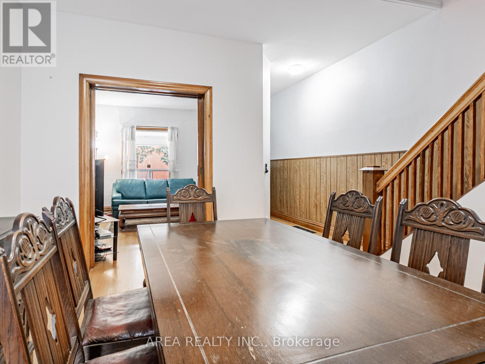 Photo 5 of 50 Mackenzie Crescent, Toronto ON