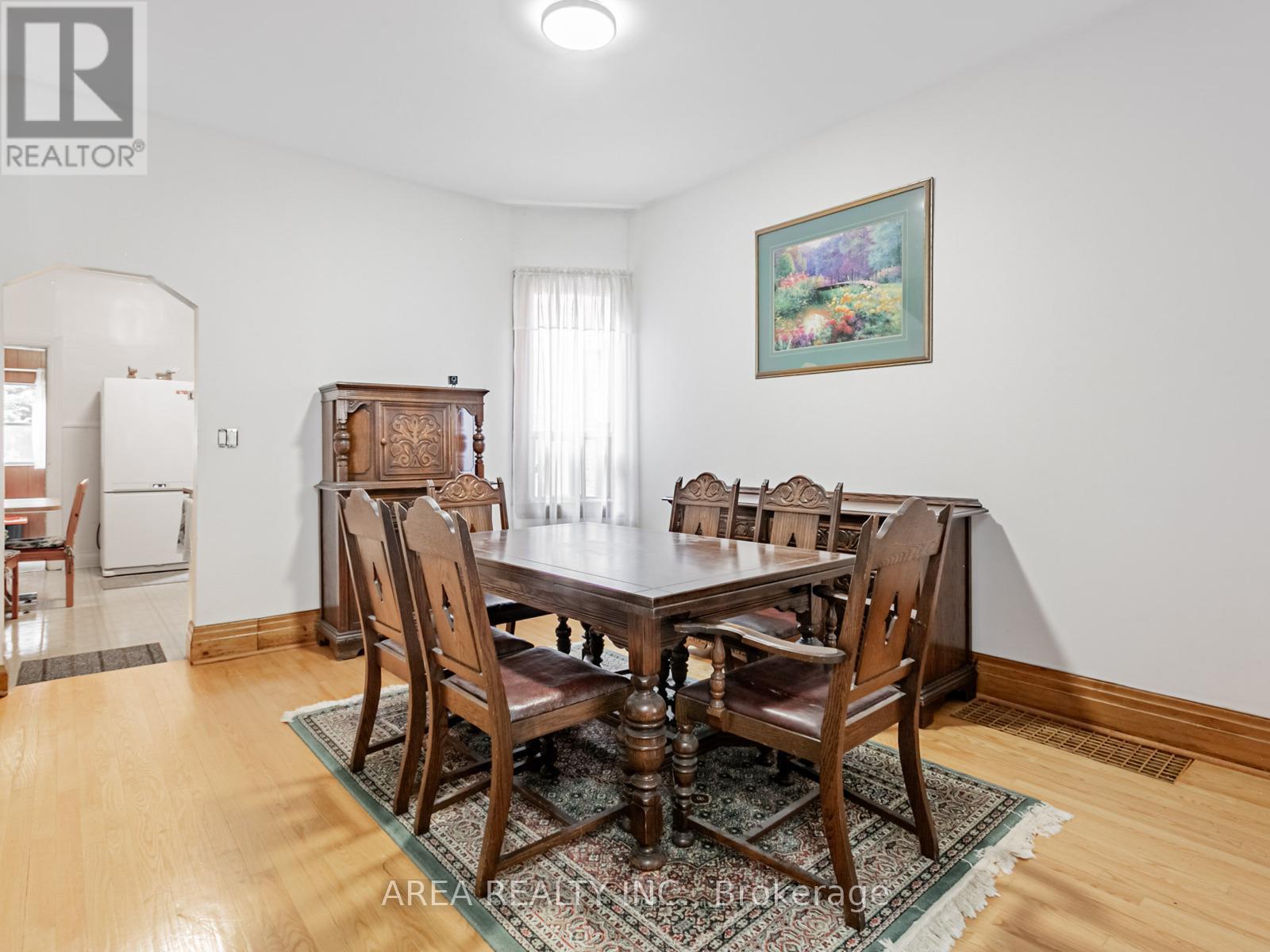 Photo 7 of 50 Mackenzie Crescent, Toronto ON