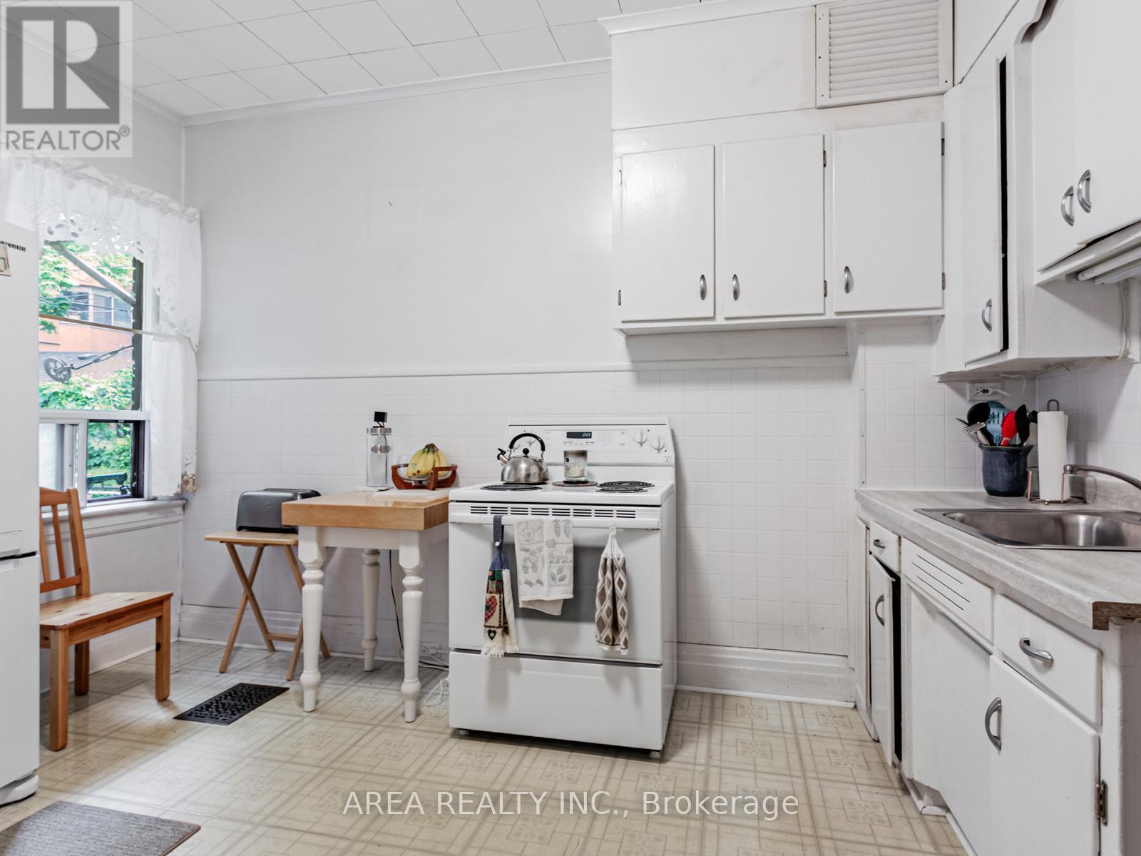 Photo 8 of 50 Mackenzie Crescent, Toronto ON