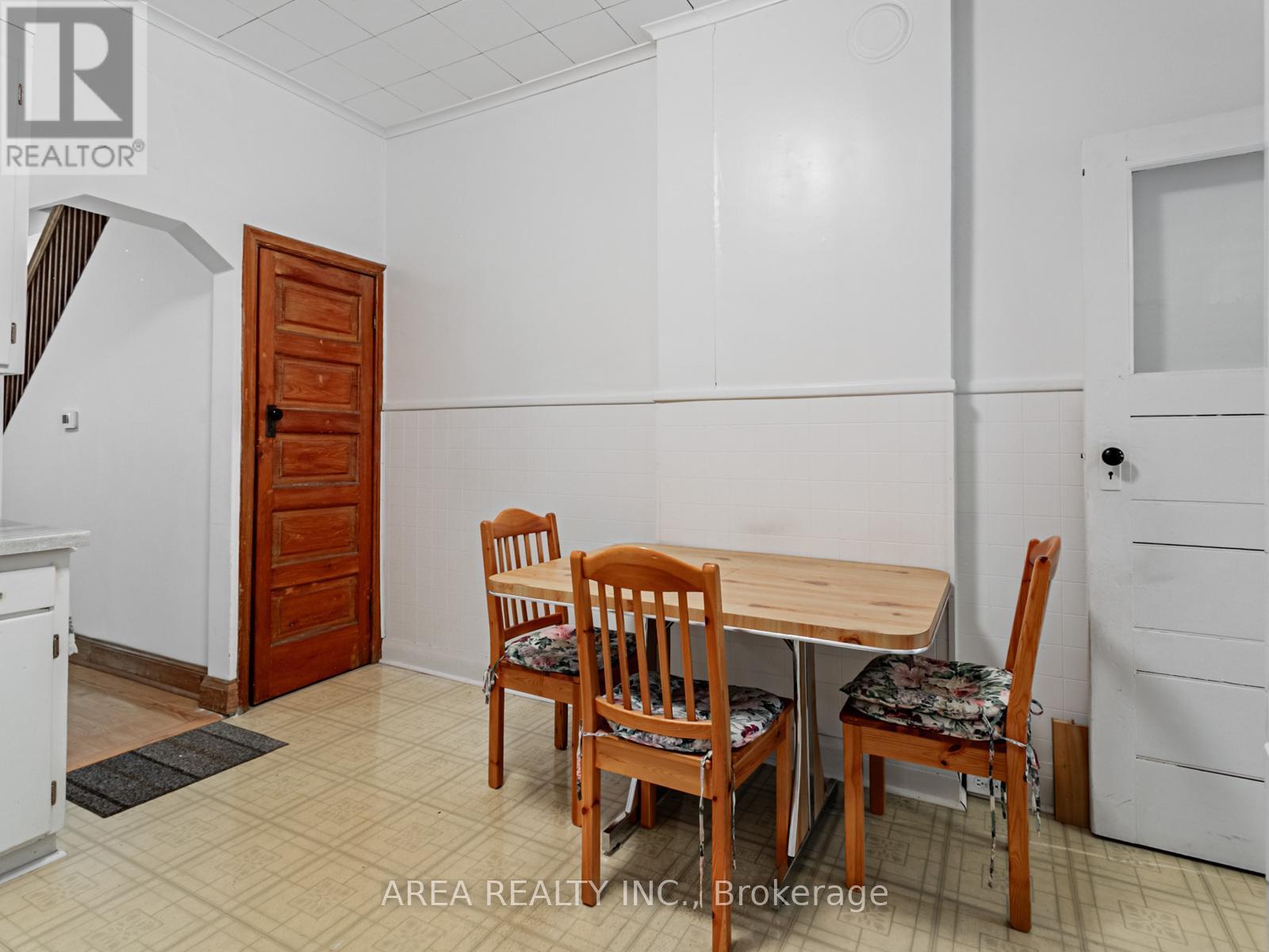 Photo 9 of 50 Mackenzie Crescent, Toronto ON