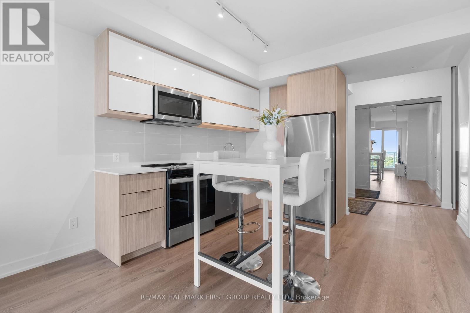 Photo 2 of 1101 10 Deerlick Court, Toronto ON