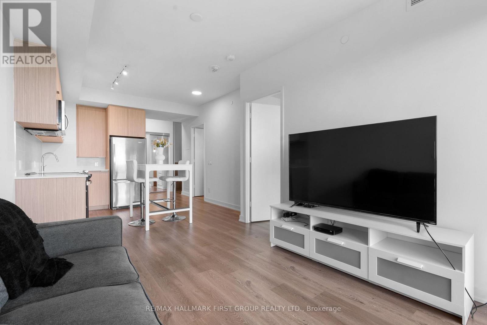 Photo 4 of 1101 10 Deerlick Court, Toronto ON