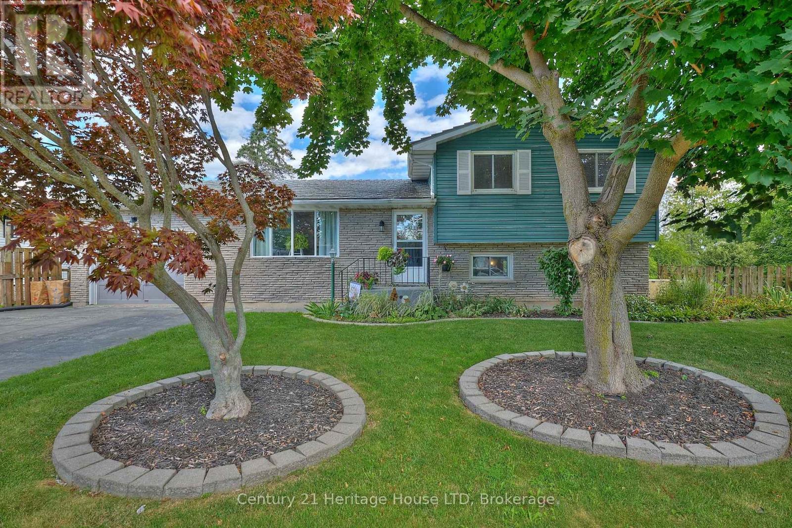 Photo 1 of 15 Malkin Avenue, Fort Erie ON