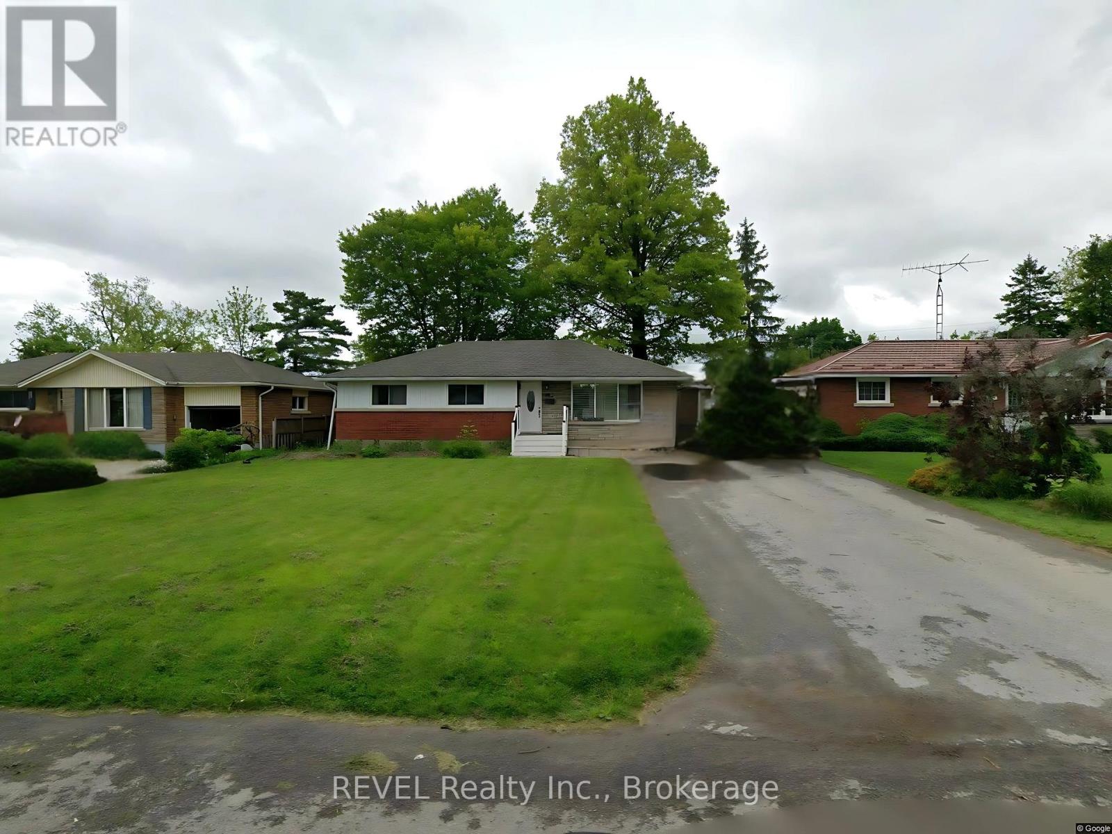 Photo 1 of 12 Glendale Drive, Welland ON