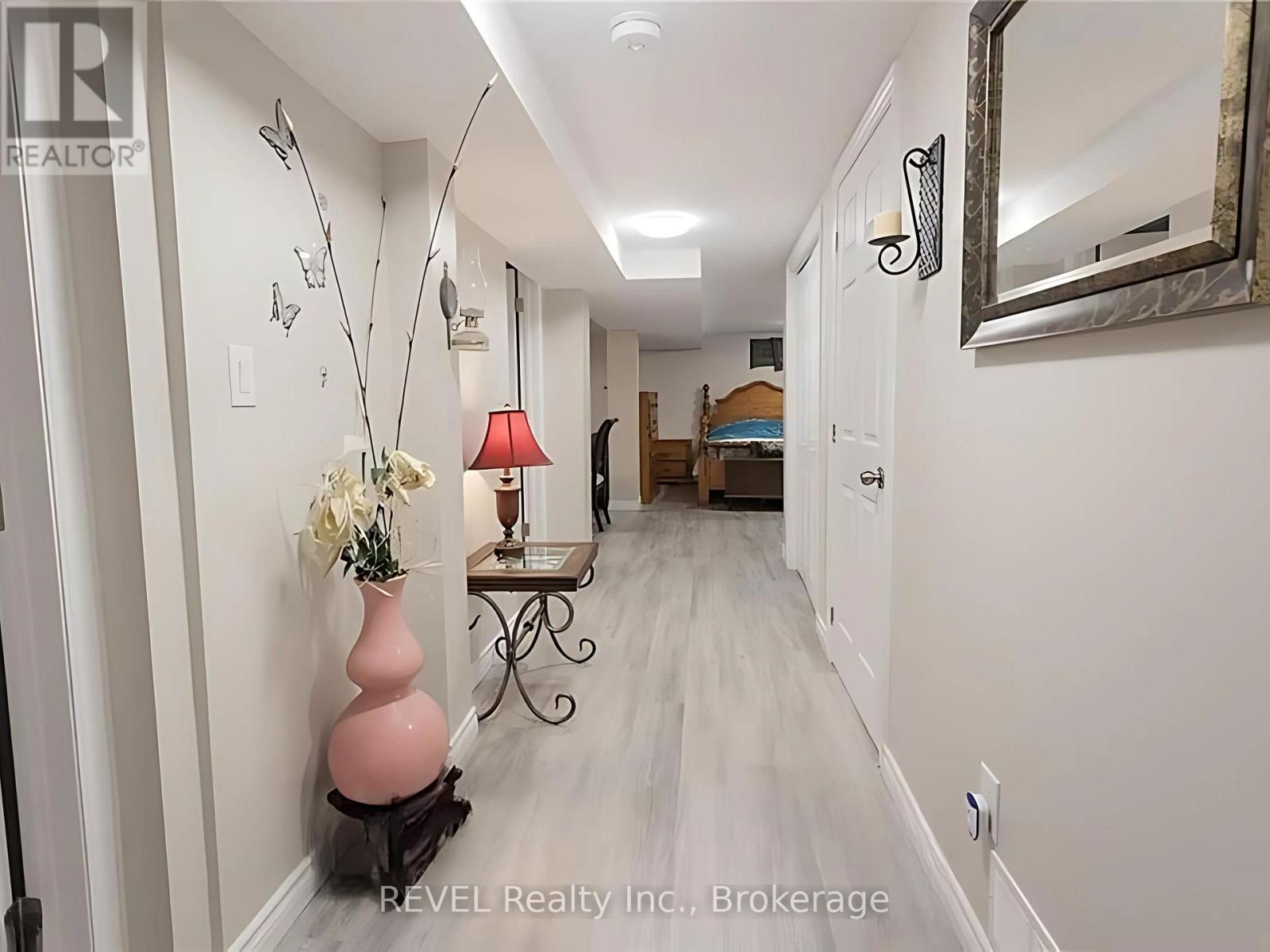 Photo 3 of 12 Glendale Drive, Welland ON