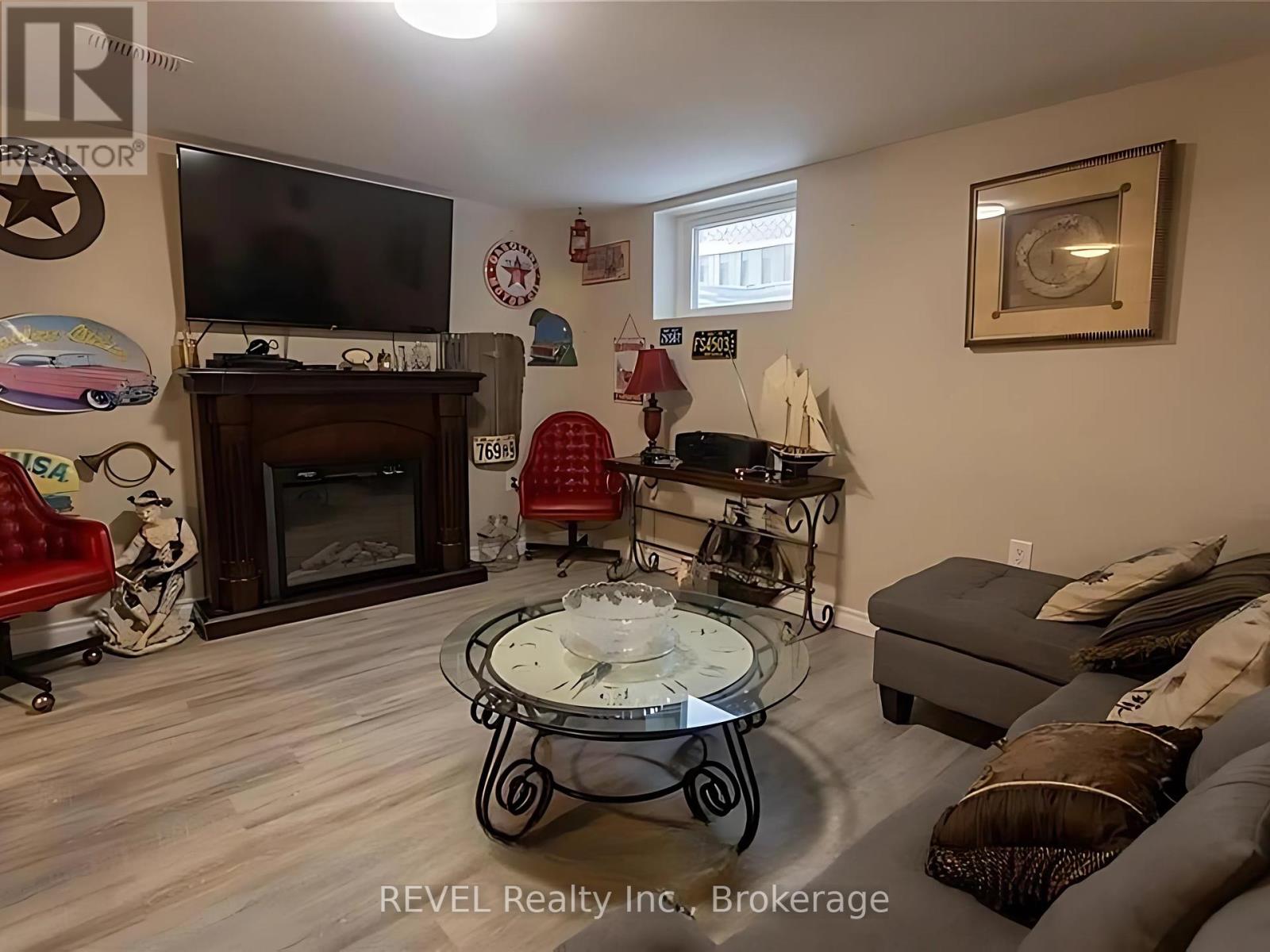 Photo 8 of 12 Glendale Drive, Welland ON