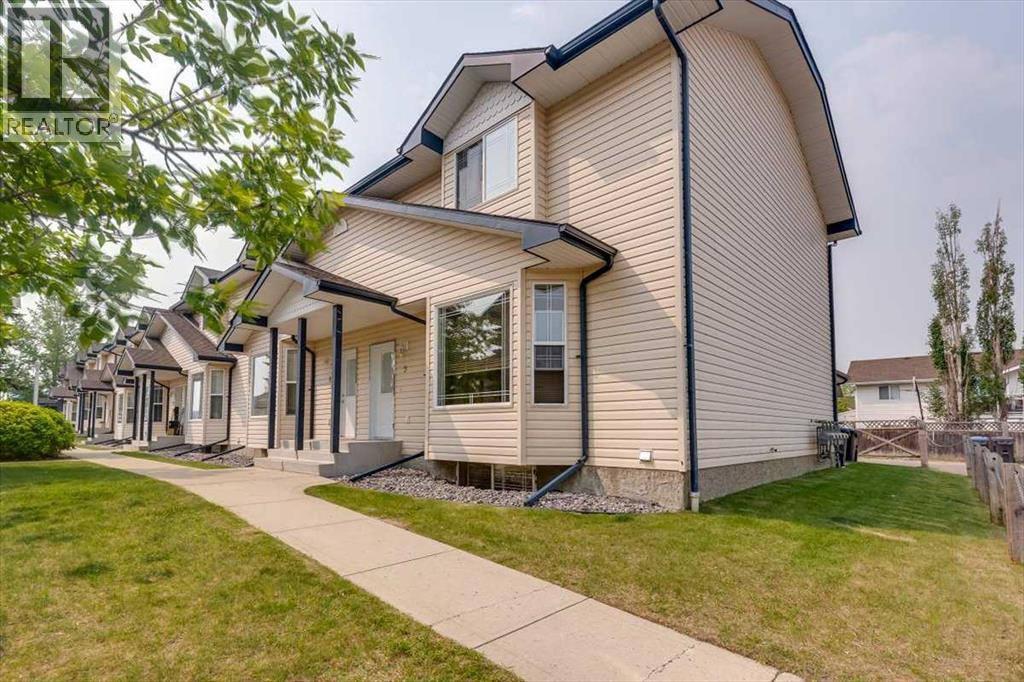 Photo 3 of 9 2 Hinshaw Drive, Sylvan Lake AB