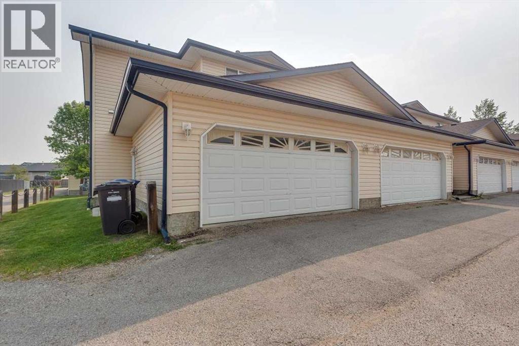 Photo 6 of 9 2 Hinshaw Drive, Sylvan Lake AB