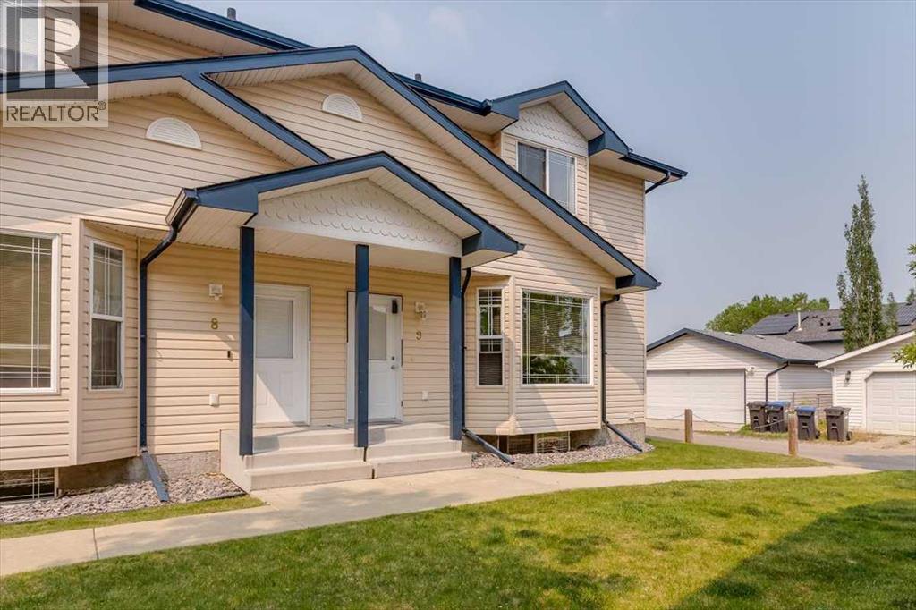 Photo 2 of 9 2 Hinshaw Drive, Sylvan Lake AB