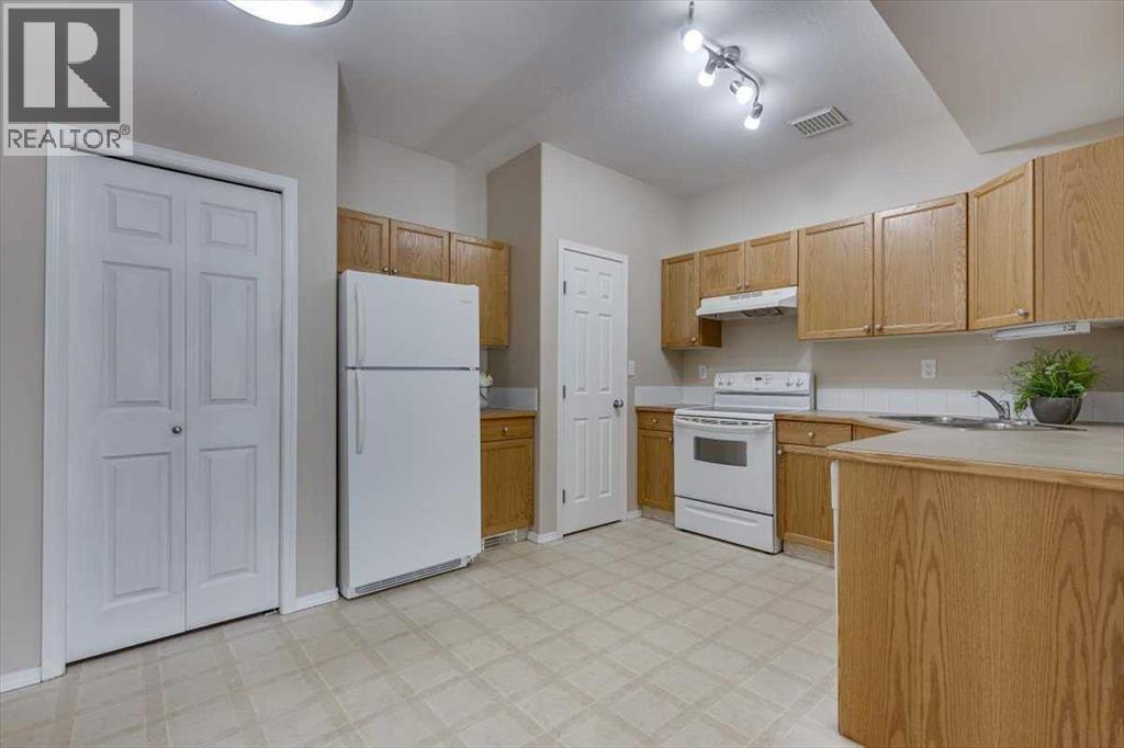 Photo 15 of 9 2 Hinshaw Drive, Sylvan Lake AB