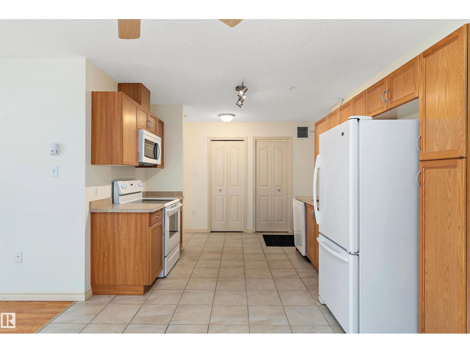 Photo 12 of 303 10710 116 St Nw, Edmonton AB