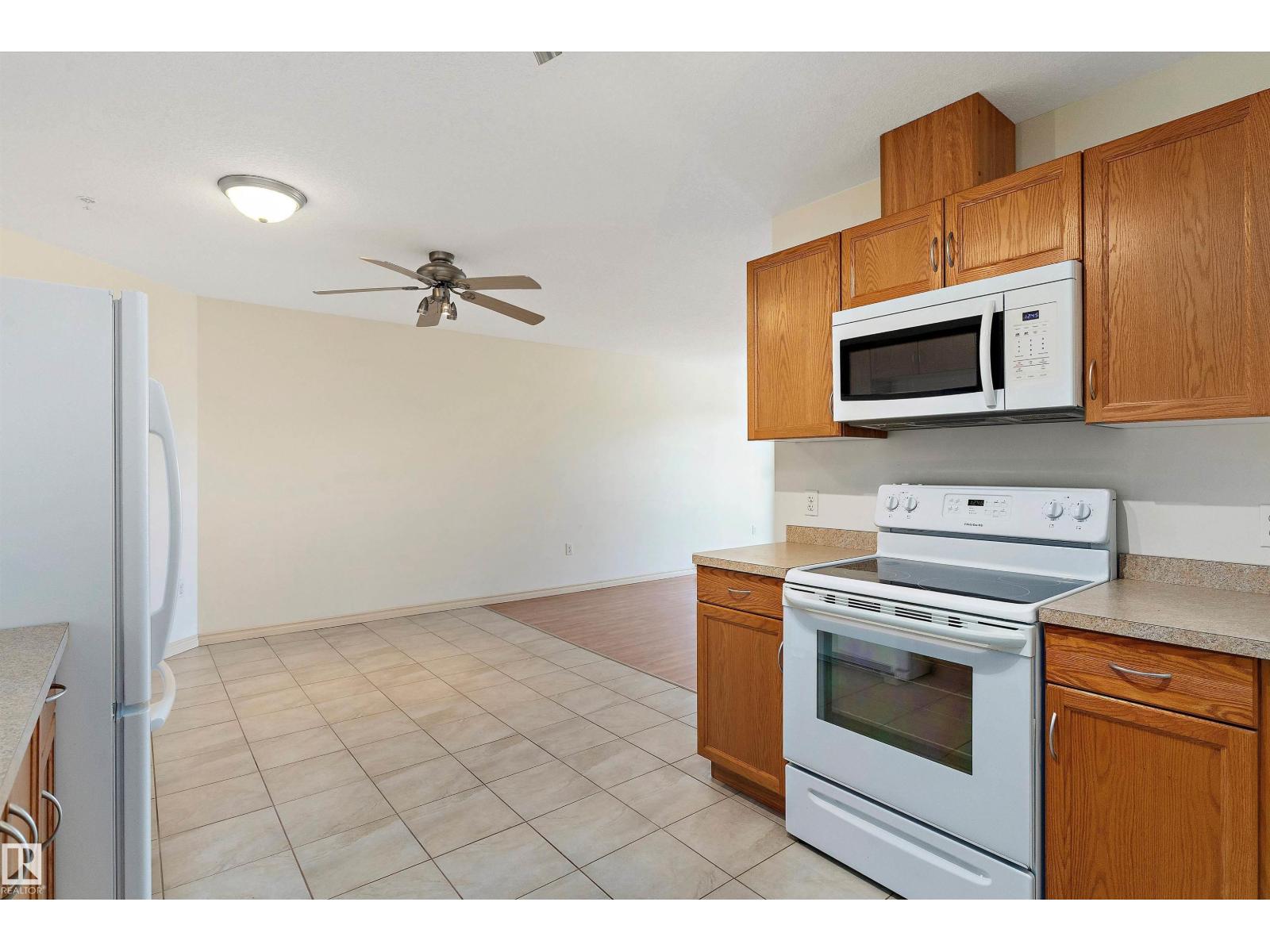 Photo 10 of 303 10710 116 St Nw, Edmonton AB