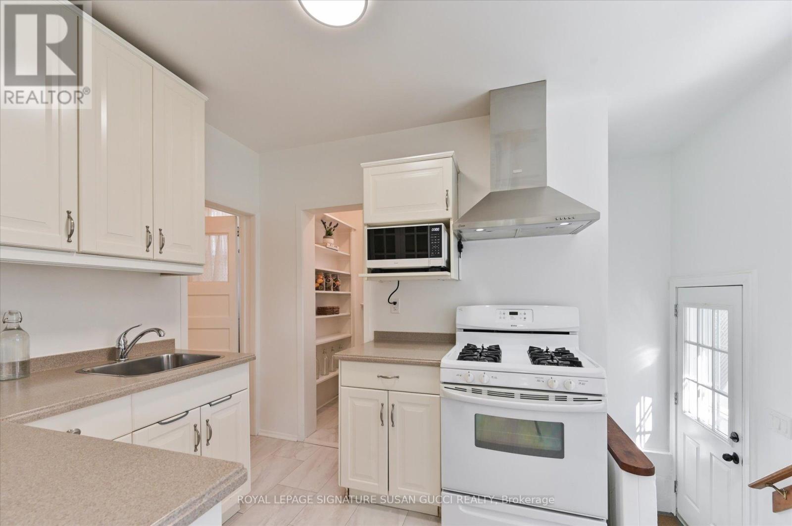 Photo 11 of 281 Westlake Avenue, Toronto ON