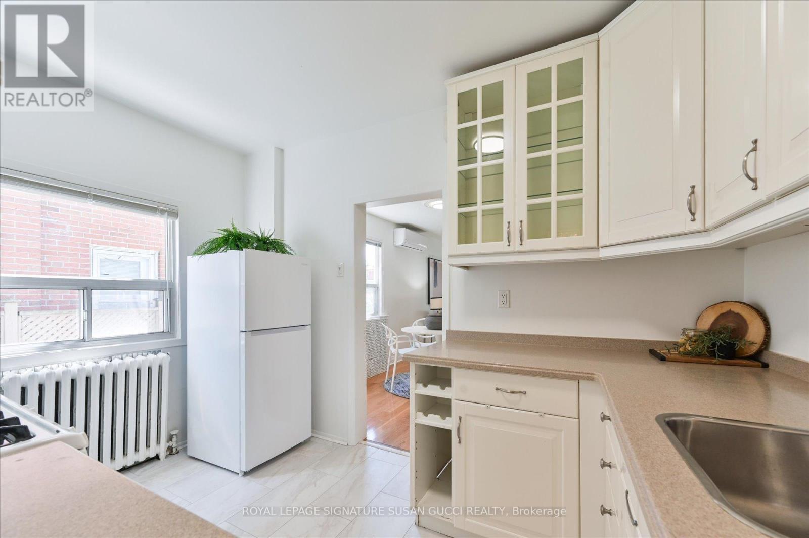 Photo 13 of 281 Westlake Avenue, Toronto ON