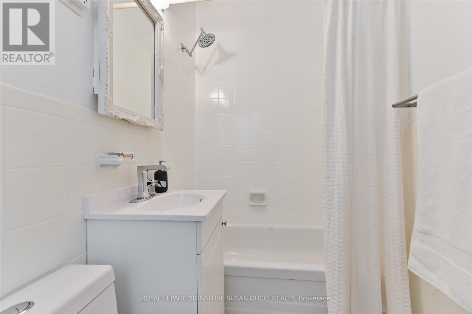 Photo 17 of 281 Westlake Avenue, Toronto ON