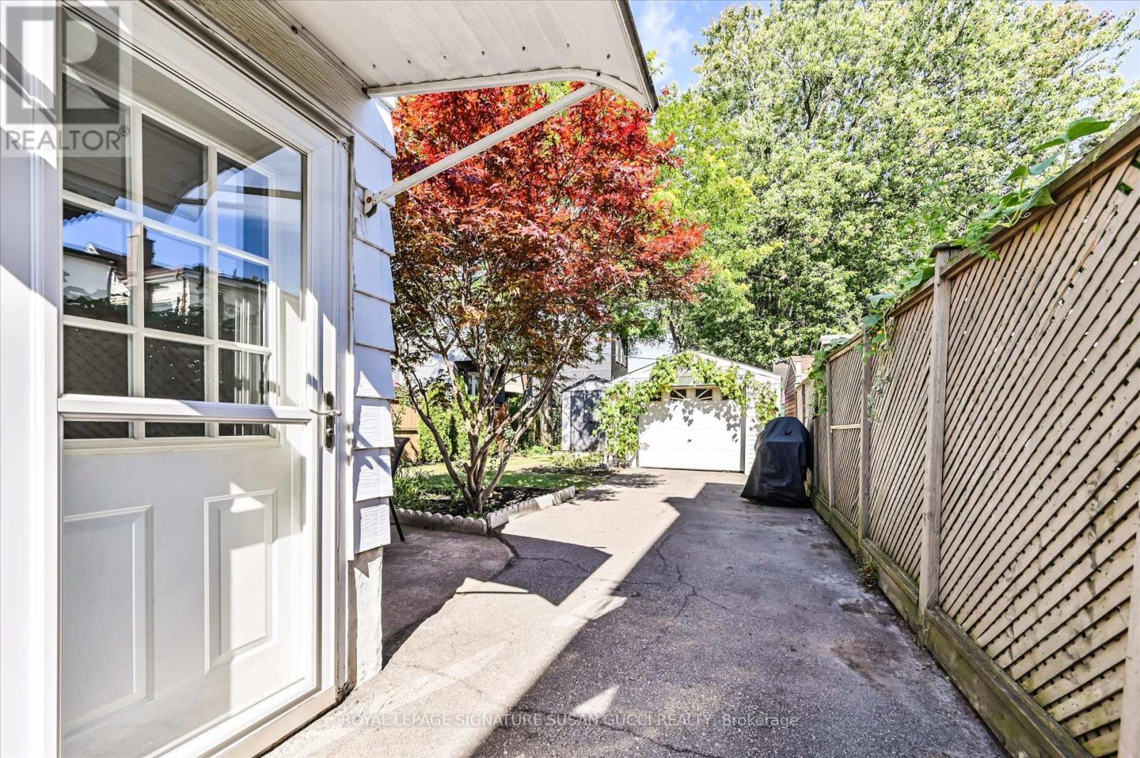 Photo 23 of 281 Westlake Avenue, Toronto ON