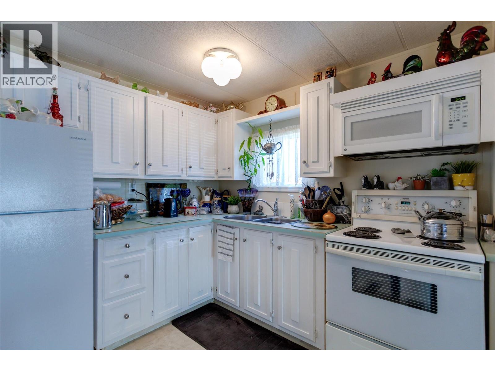 13 6711 97 Highway, Peachland
