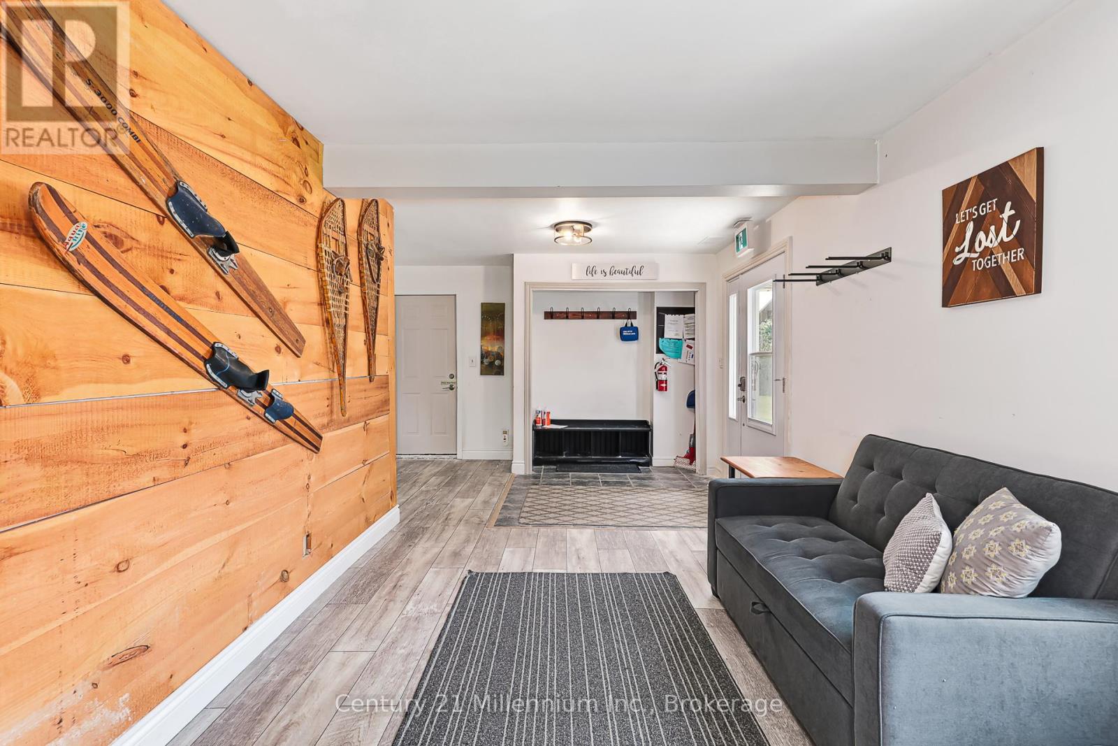 Photo 12 of 127 Scandia Lane, Blue Mountains ON