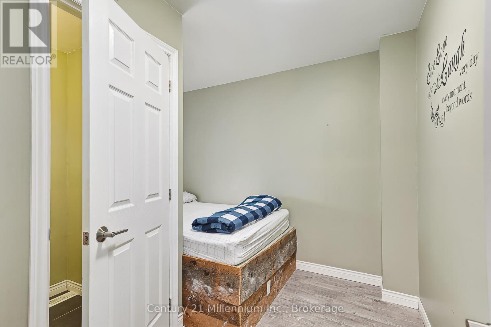 Photo 14 of 127 Scandia Lane, Blue Mountains ON