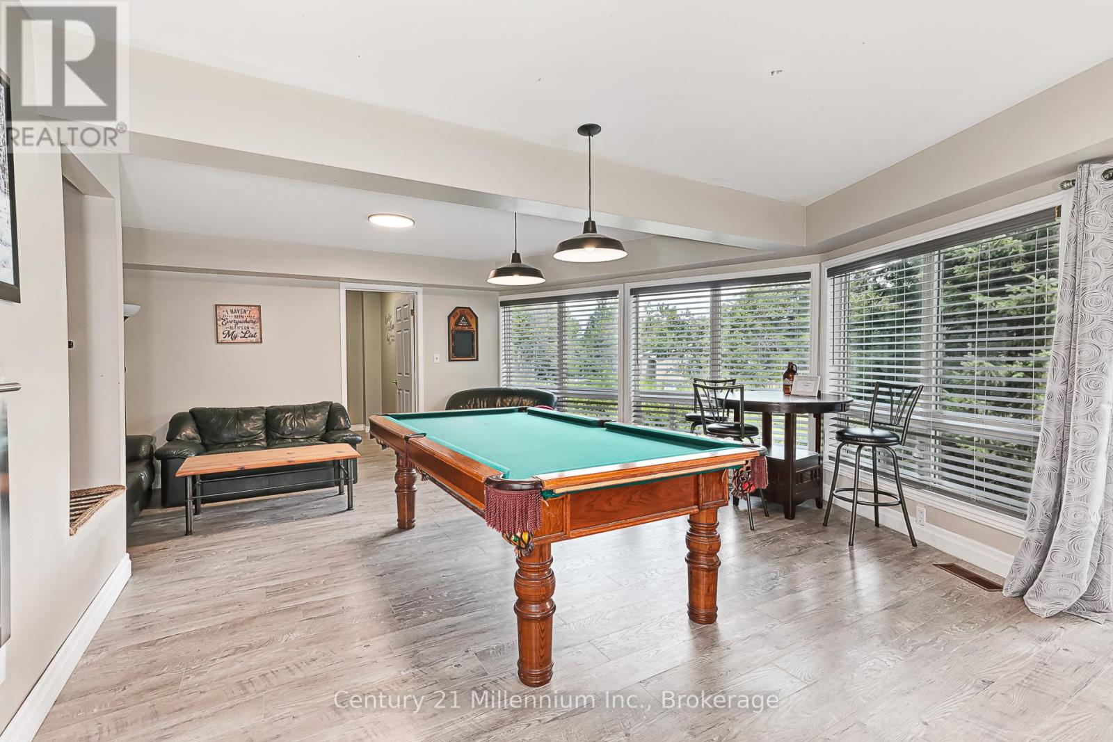 Photo 18 of 127 Scandia Lane, Blue Mountains ON