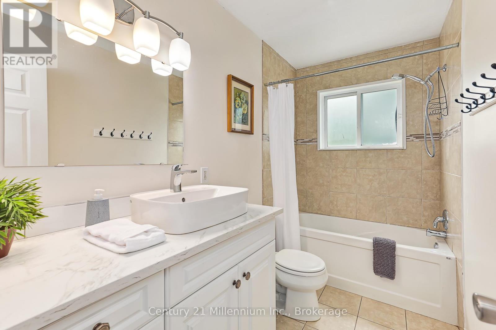 Photo 33 of 127 Scandia Lane, Blue Mountains ON