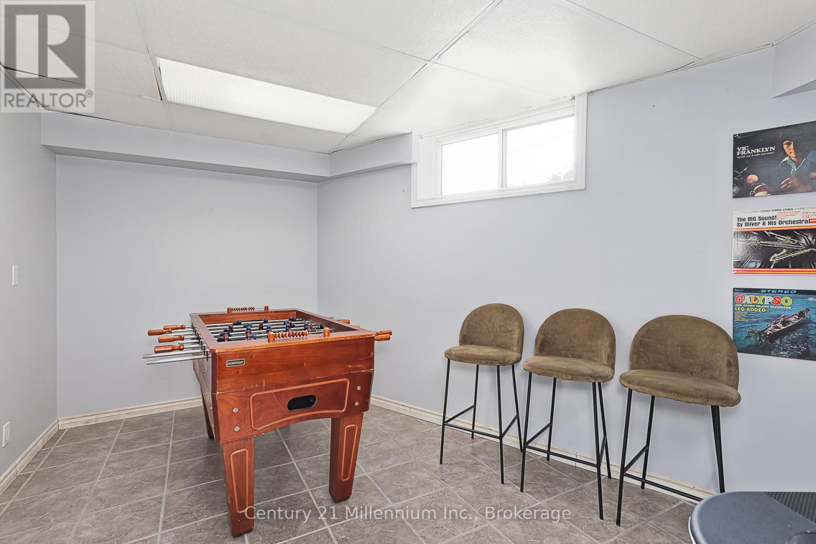 Photo 35 of 127 Scandia Lane, Blue Mountains ON