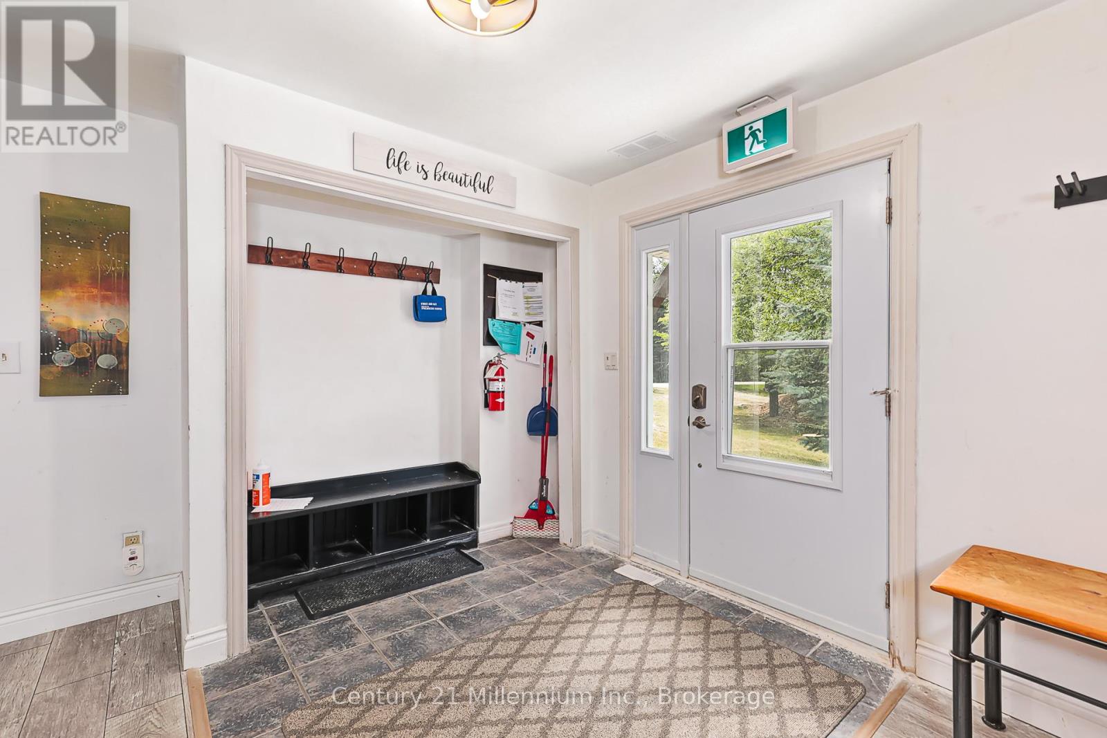 Photo 5 of 127 Scandia Lane, Blue Mountains ON