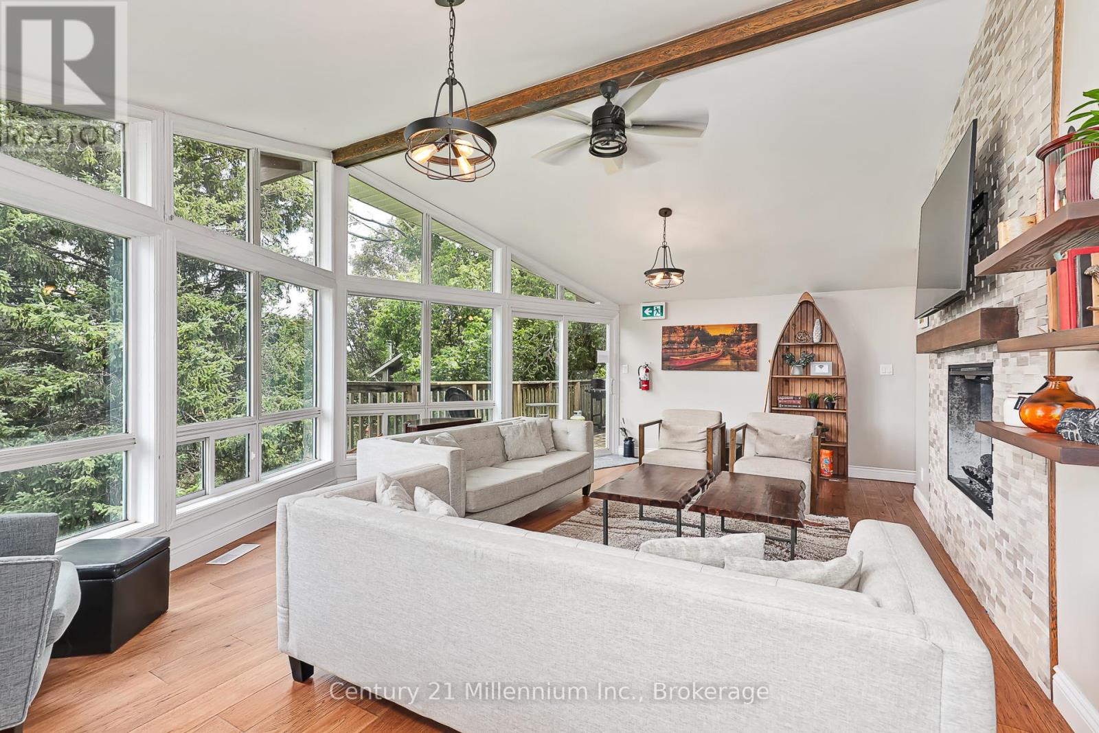 Photo 8 of 127 Scandia Lane, Blue Mountains ON