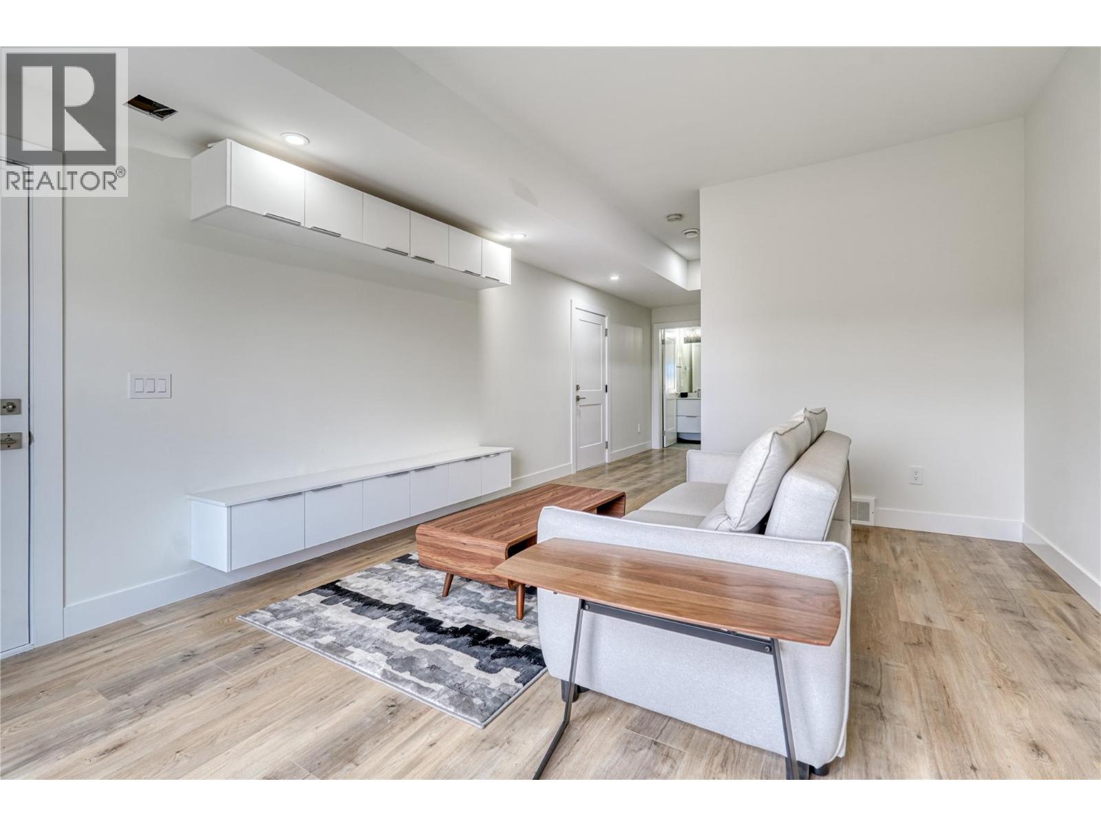  1047 Oak Barrel Place, West Kelowna