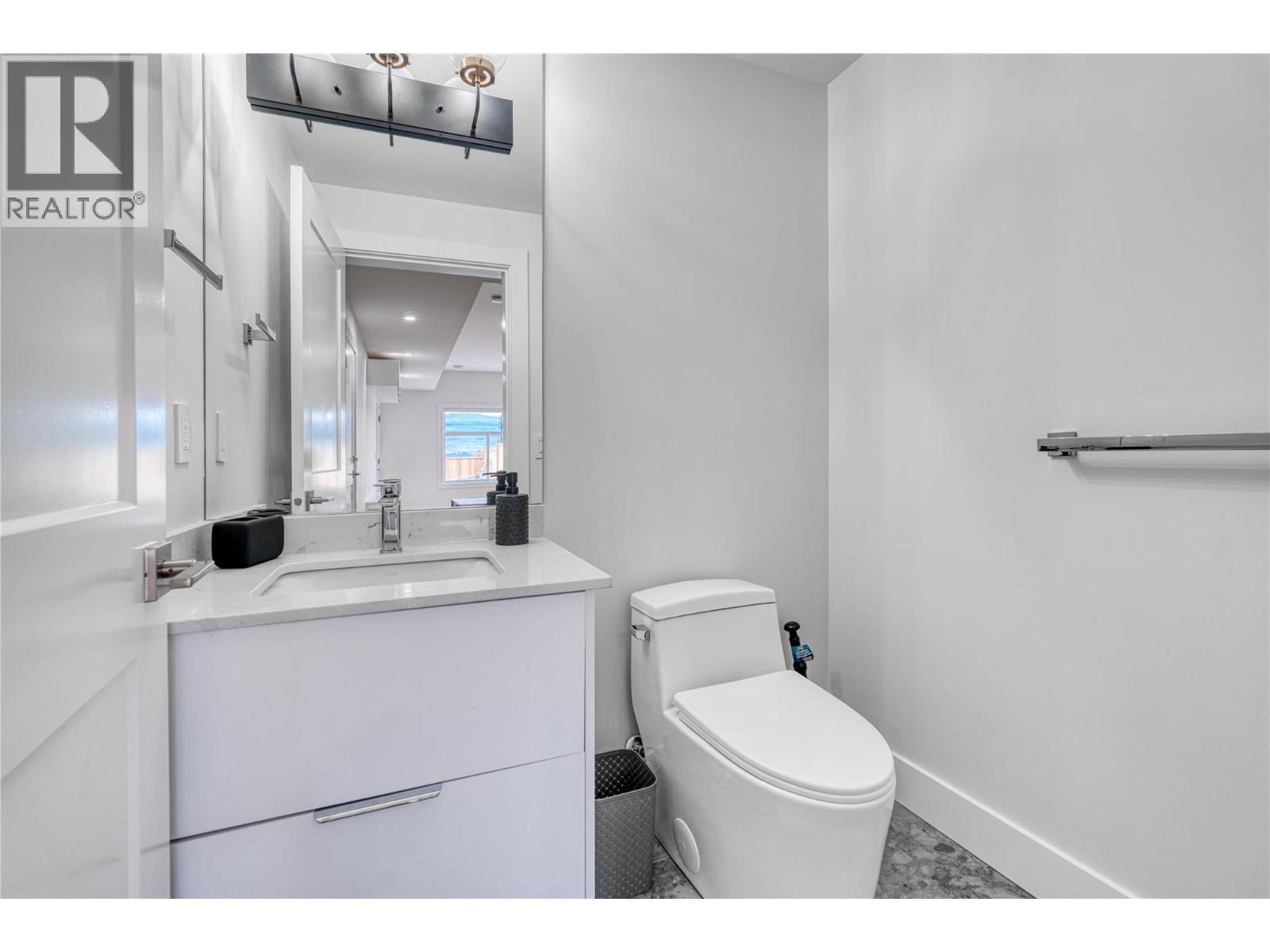  1047 Oak Barrel Place, West Kelowna