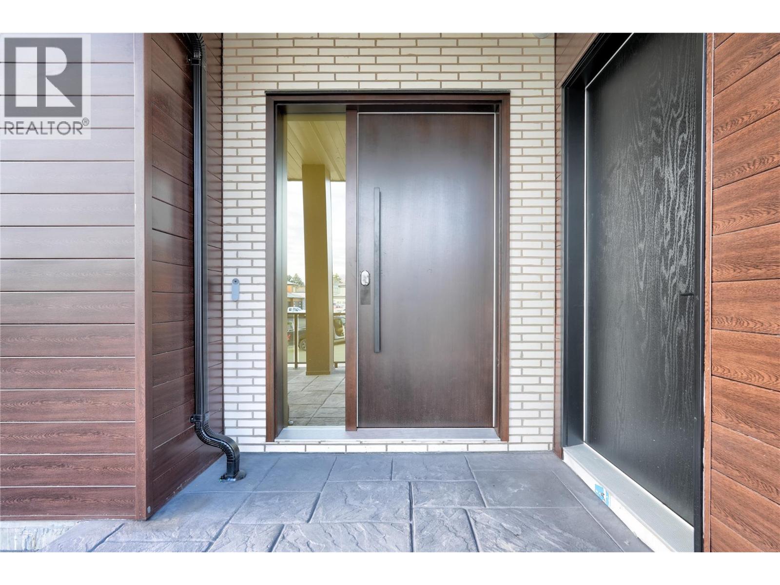  1047 Oak Barrel Place, West Kelowna