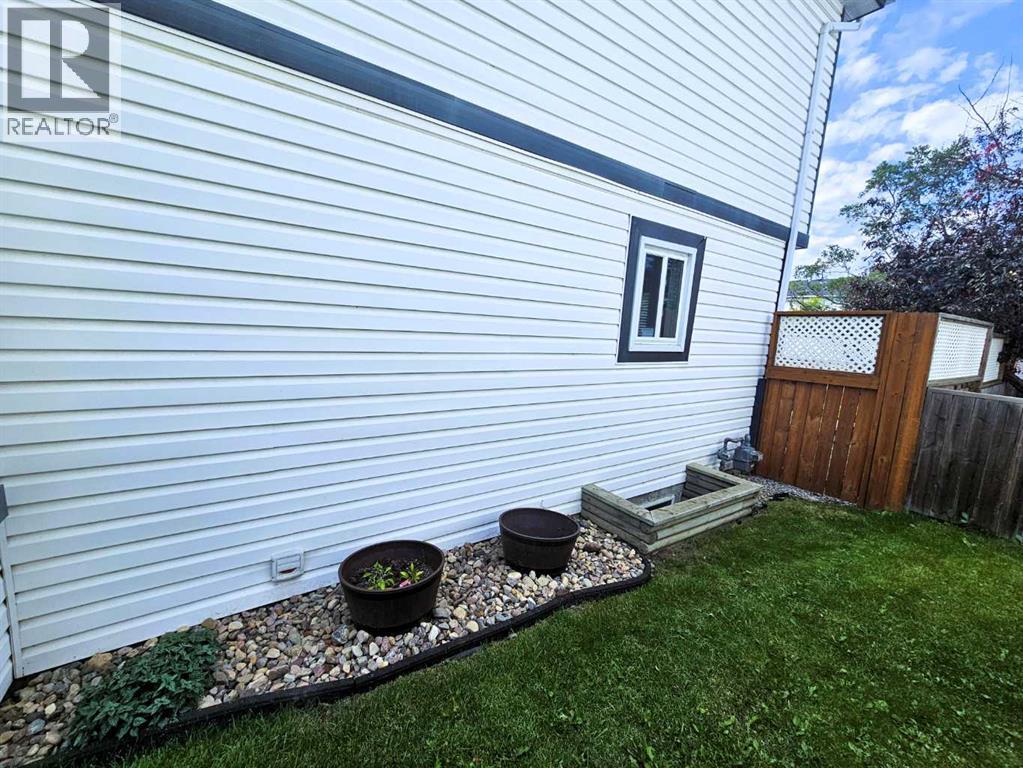 Photo 27 of 55 Elwell Close, Red Deer AB