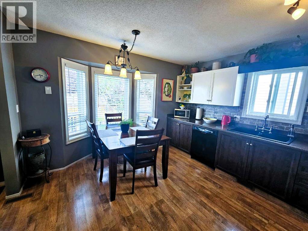Photo 13 of 55 Elwell Close, Red Deer AB