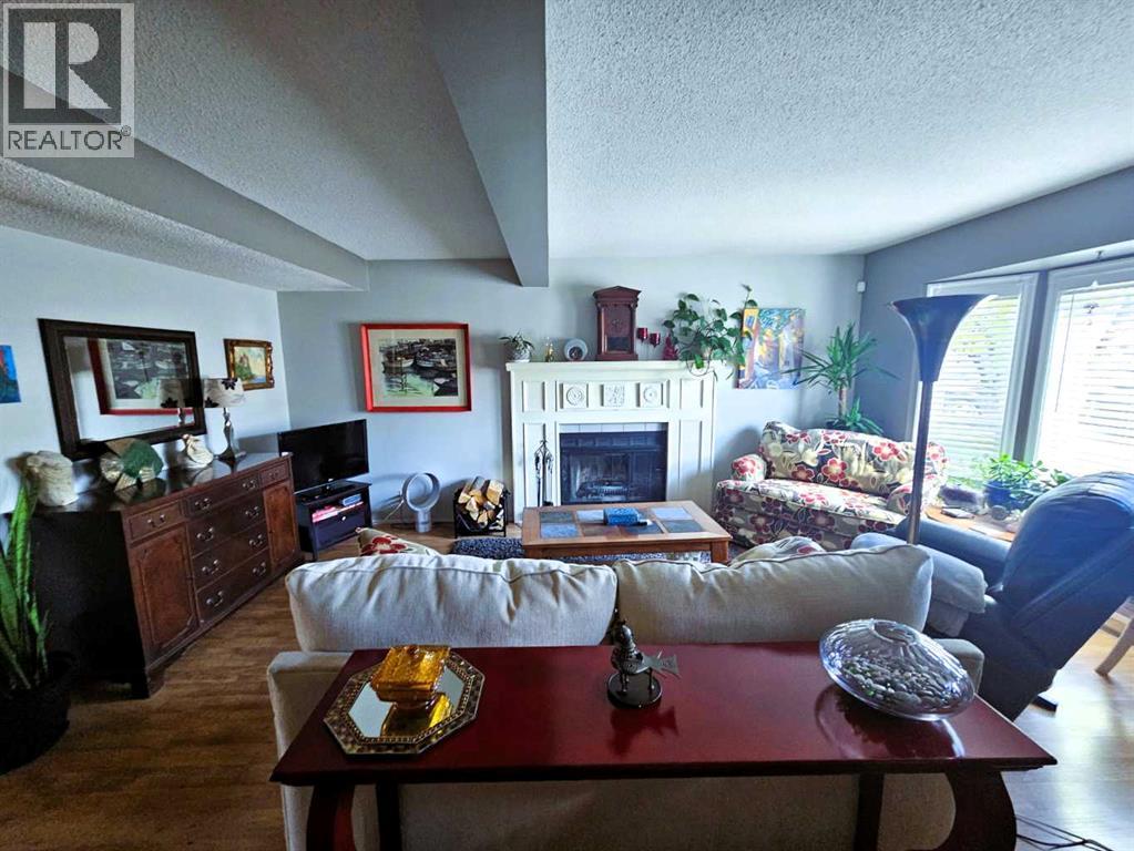 Photo 11 of 55 Elwell Close, Red Deer AB