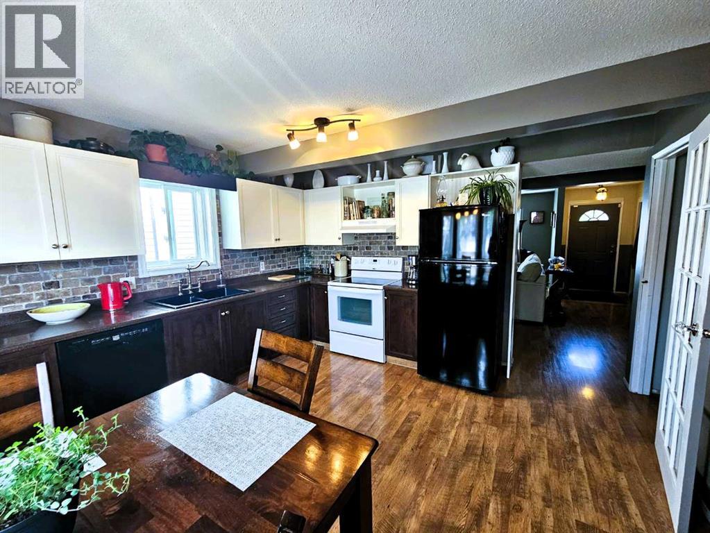Photo 12 of 55 Elwell Close, Red Deer AB
