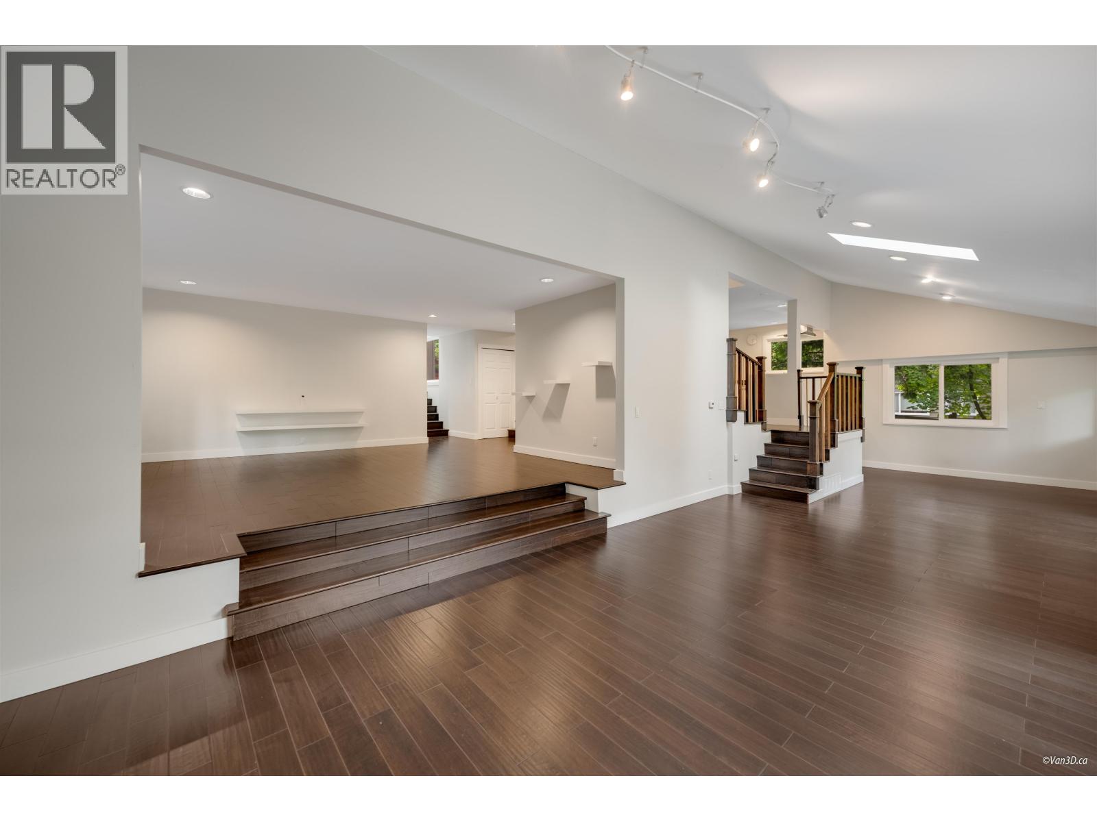 271 MONTROYAL BOULEVARD, North Vancouver
