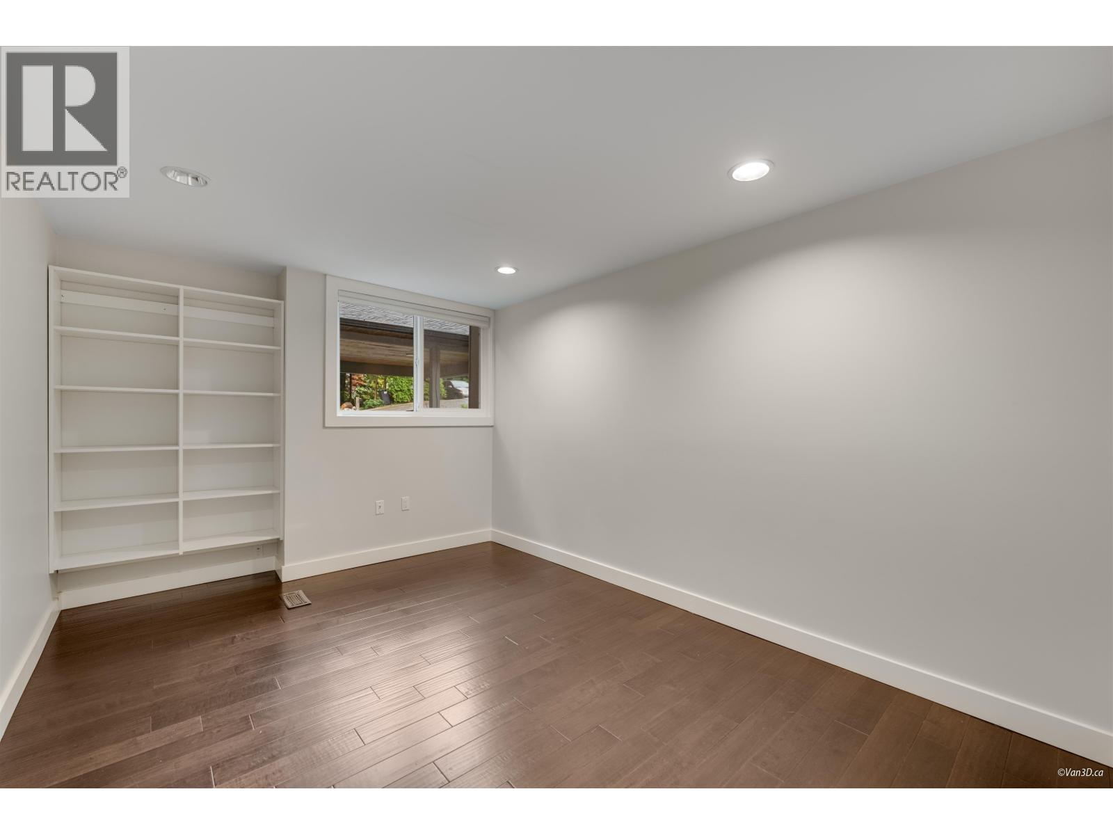 271 MONTROYAL BOULEVARD, North Vancouver
