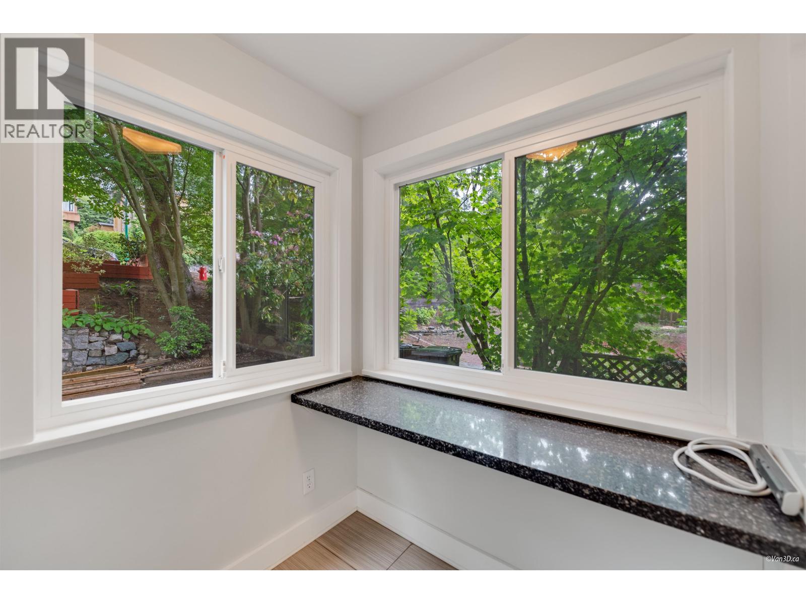 271 MONTROYAL BOULEVARD, North Vancouver