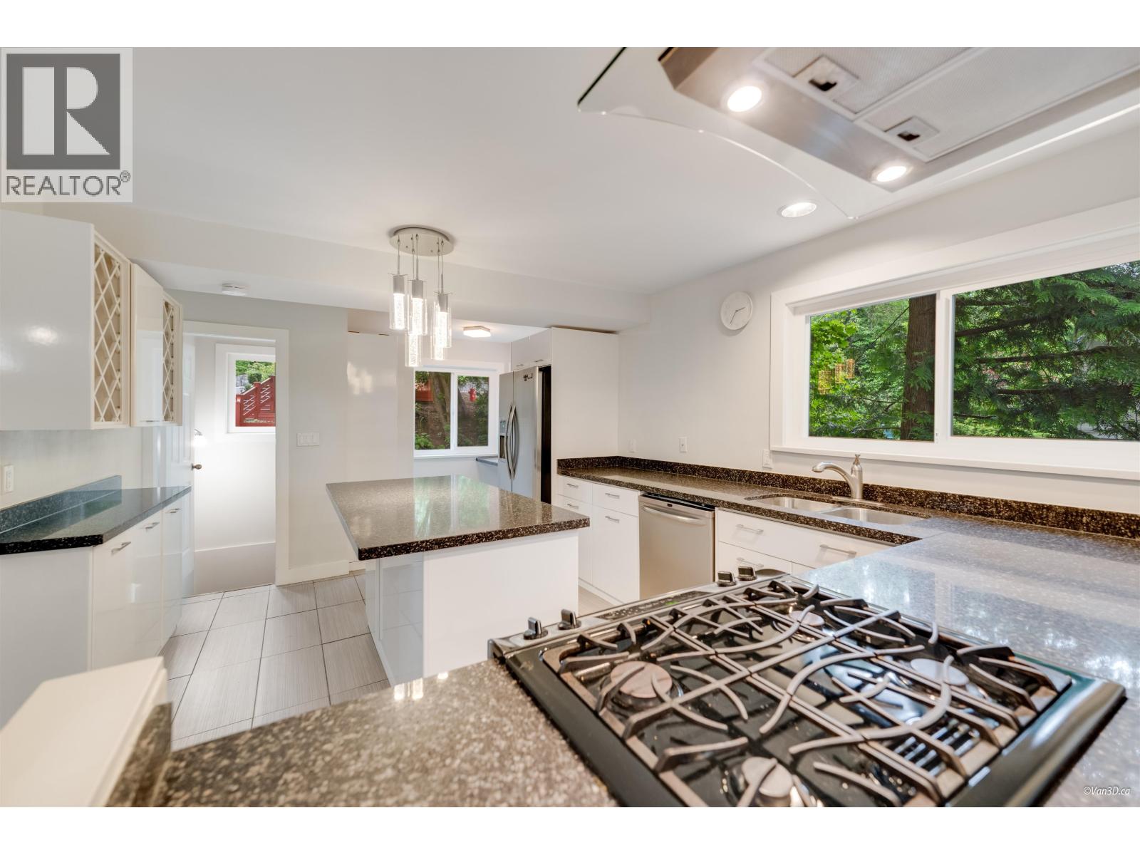 271 MONTROYAL BOULEVARD, North Vancouver