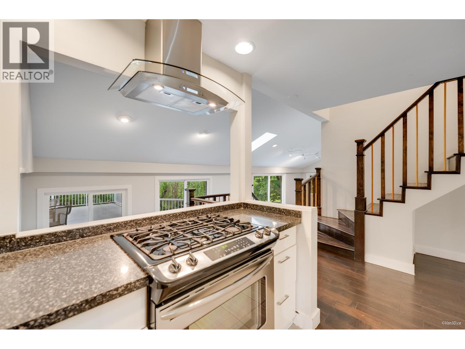 271 MONTROYAL BOULEVARD, North Vancouver