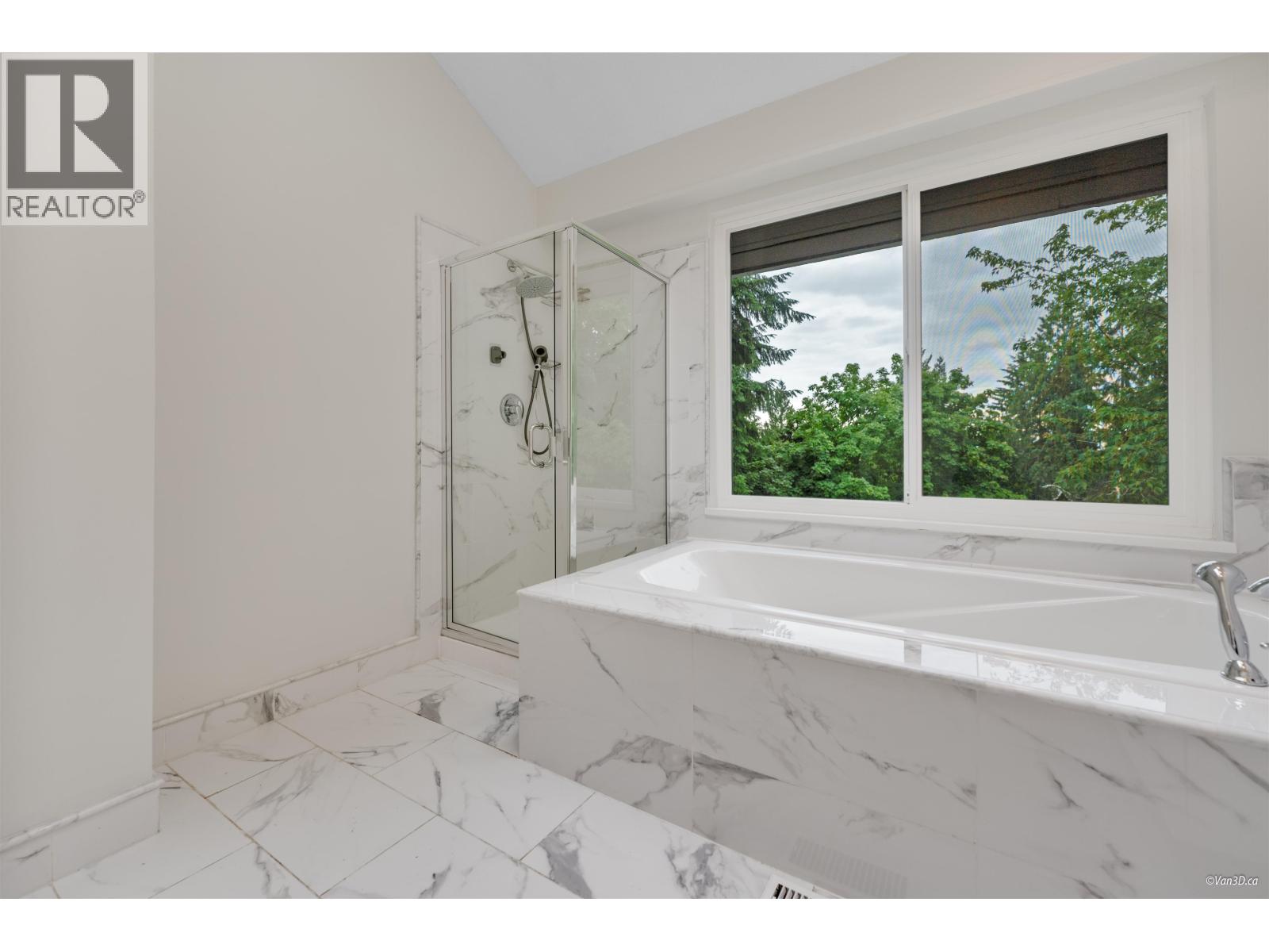 271 MONTROYAL BOULEVARD, North Vancouver