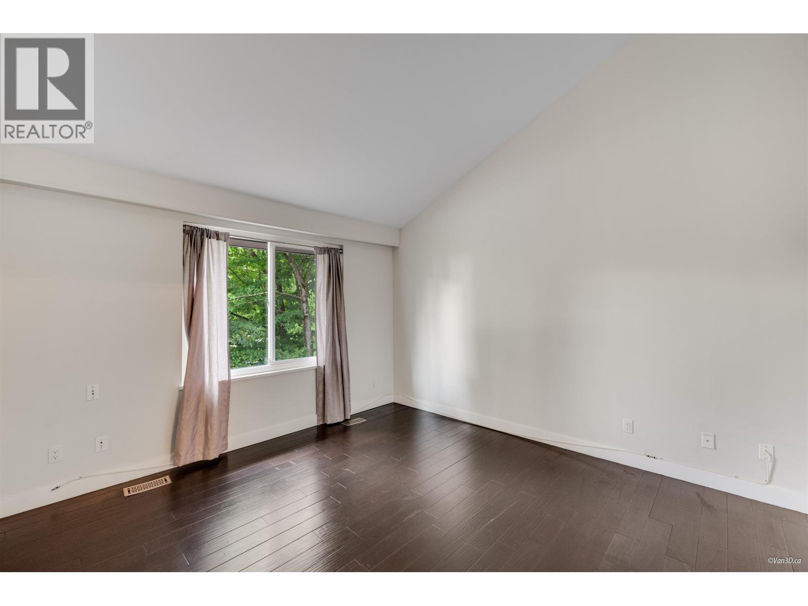 271 MONTROYAL BOULEVARD, North Vancouver