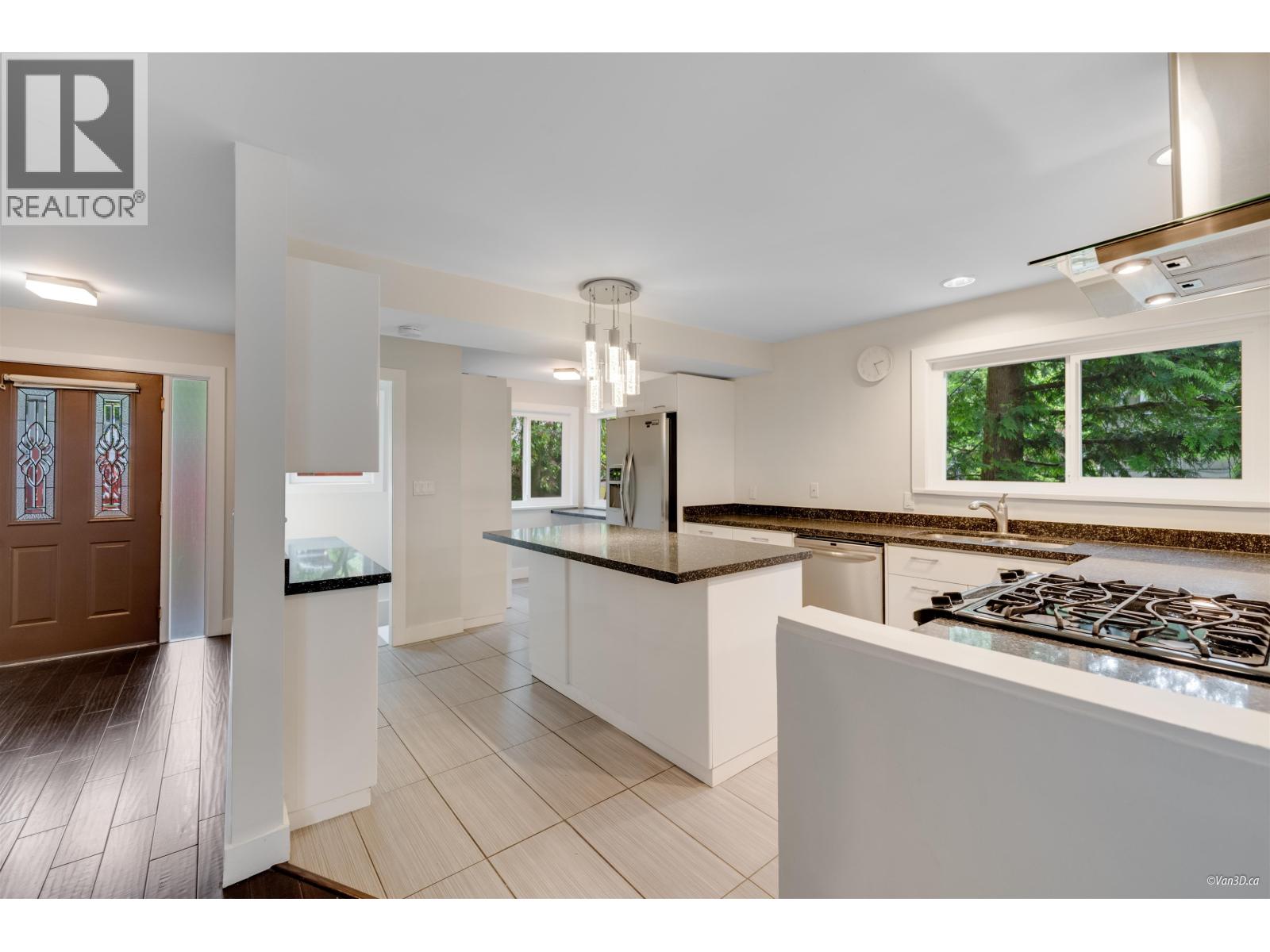 271 MONTROYAL BOULEVARD, North Vancouver
