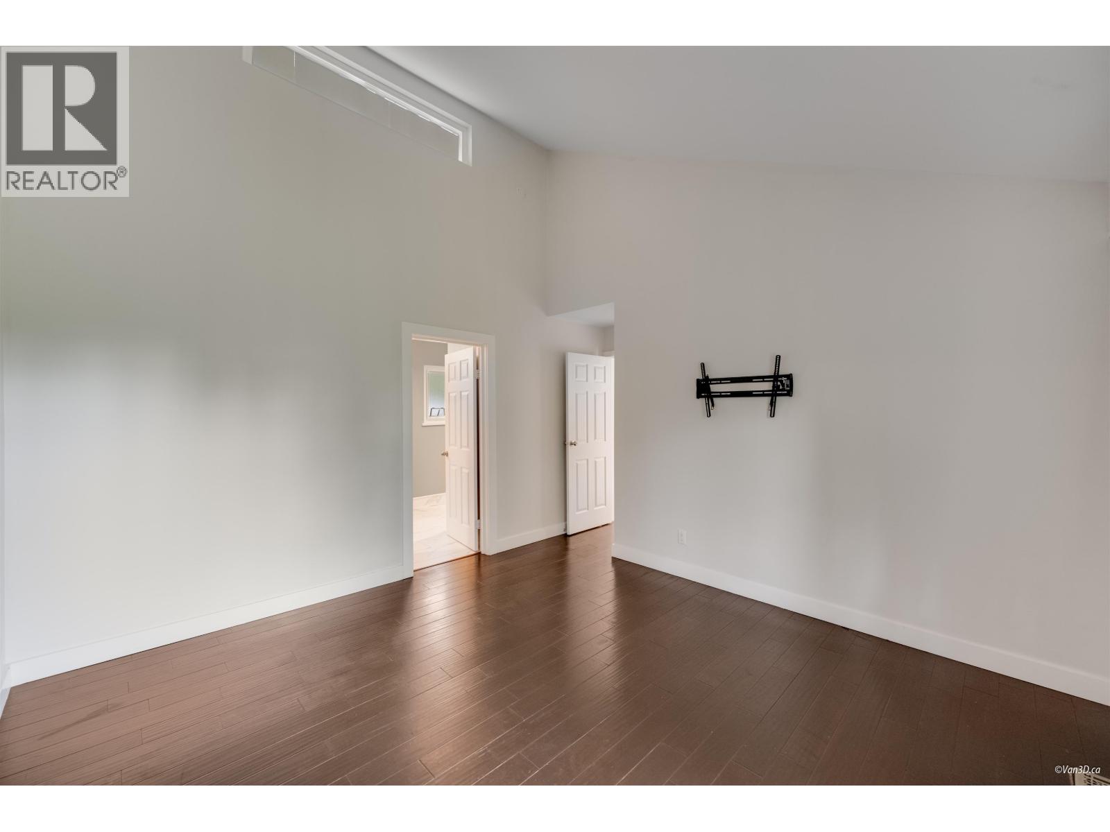 271 MONTROYAL BOULEVARD, North Vancouver