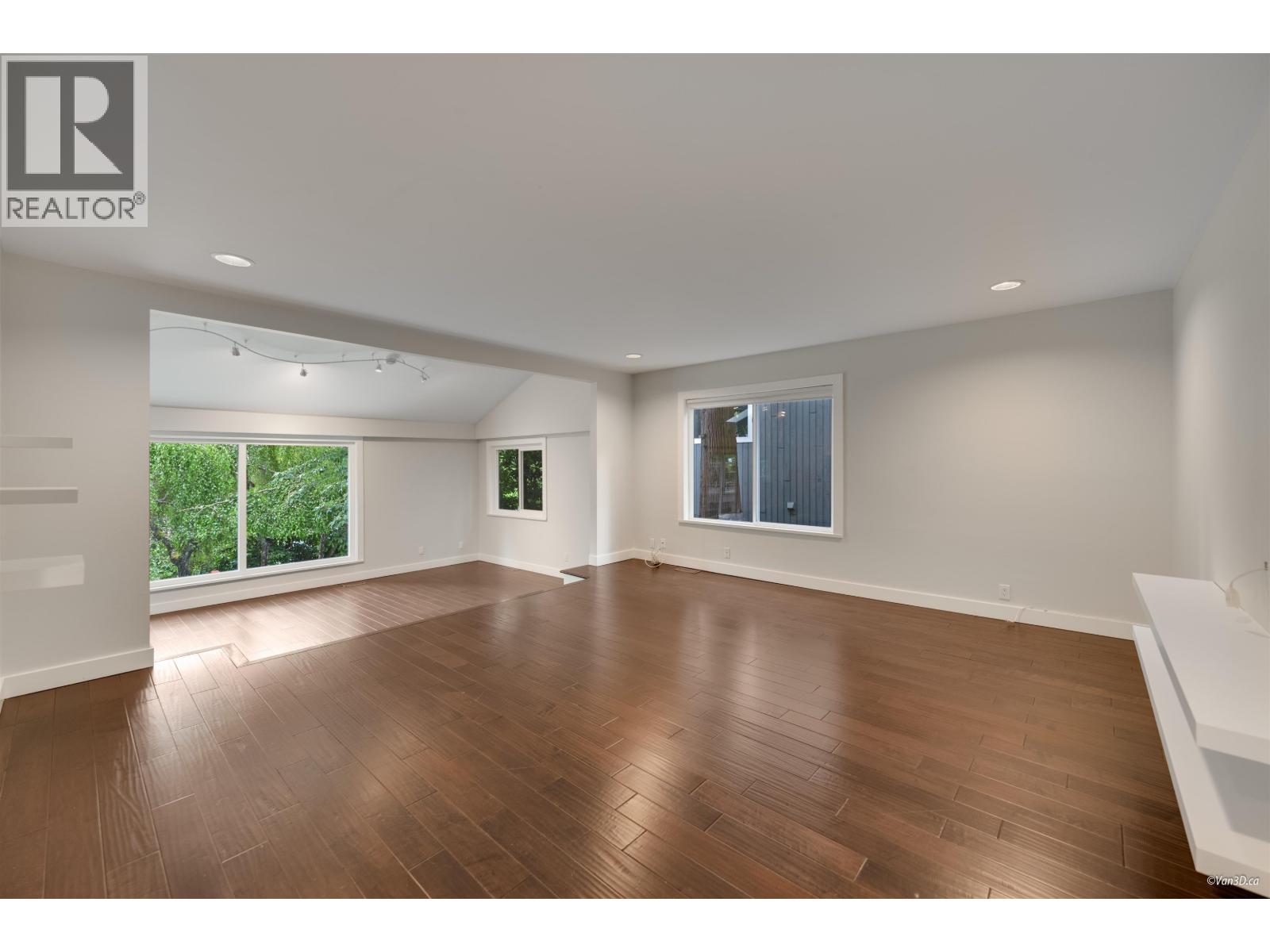 271 MONTROYAL BOULEVARD, North Vancouver