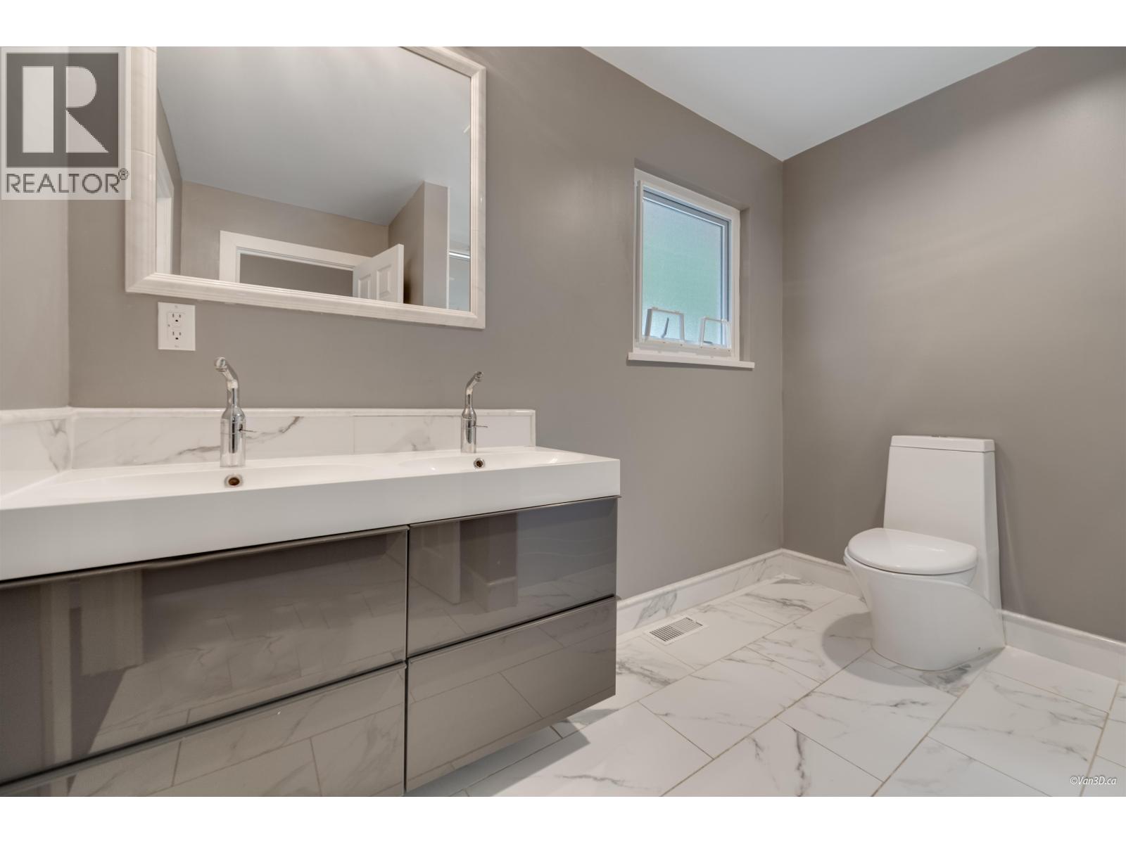 271 MONTROYAL BOULEVARD, North Vancouver
